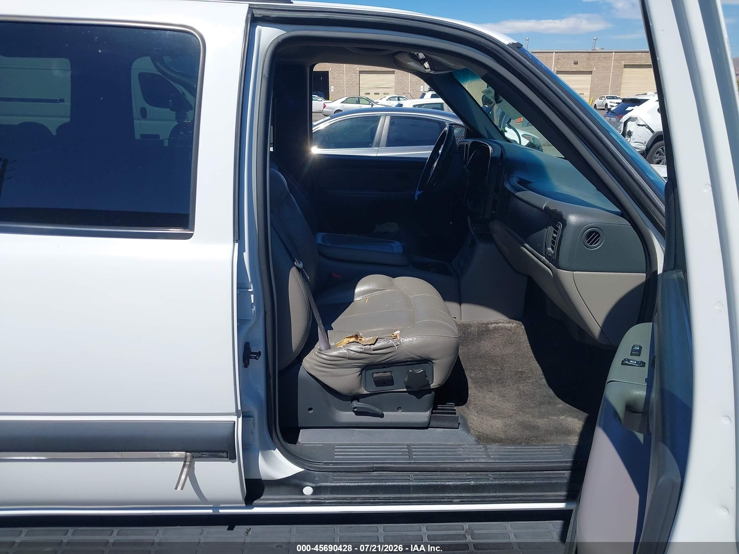 2002 Chevrolet Suburban 1500 Ls White vin: 1GNEC16T72J174558