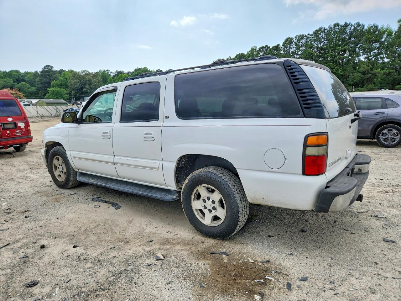 2006 Chevrolet Suburban C1500 White vin: 1GNEC16Z06J167350