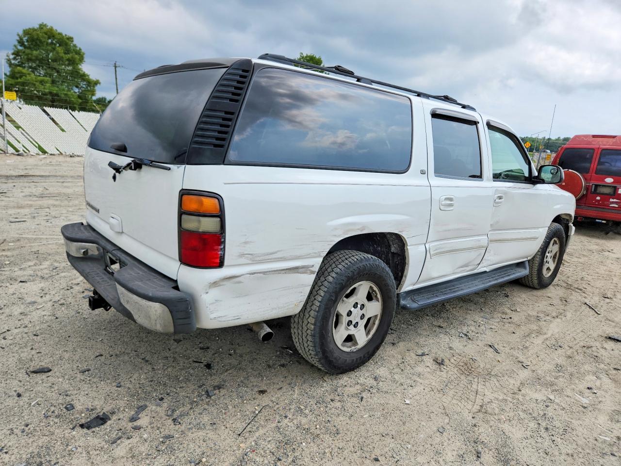 2006 Chevrolet Suburban C1500 White vin: 1GNEC16Z06J167350