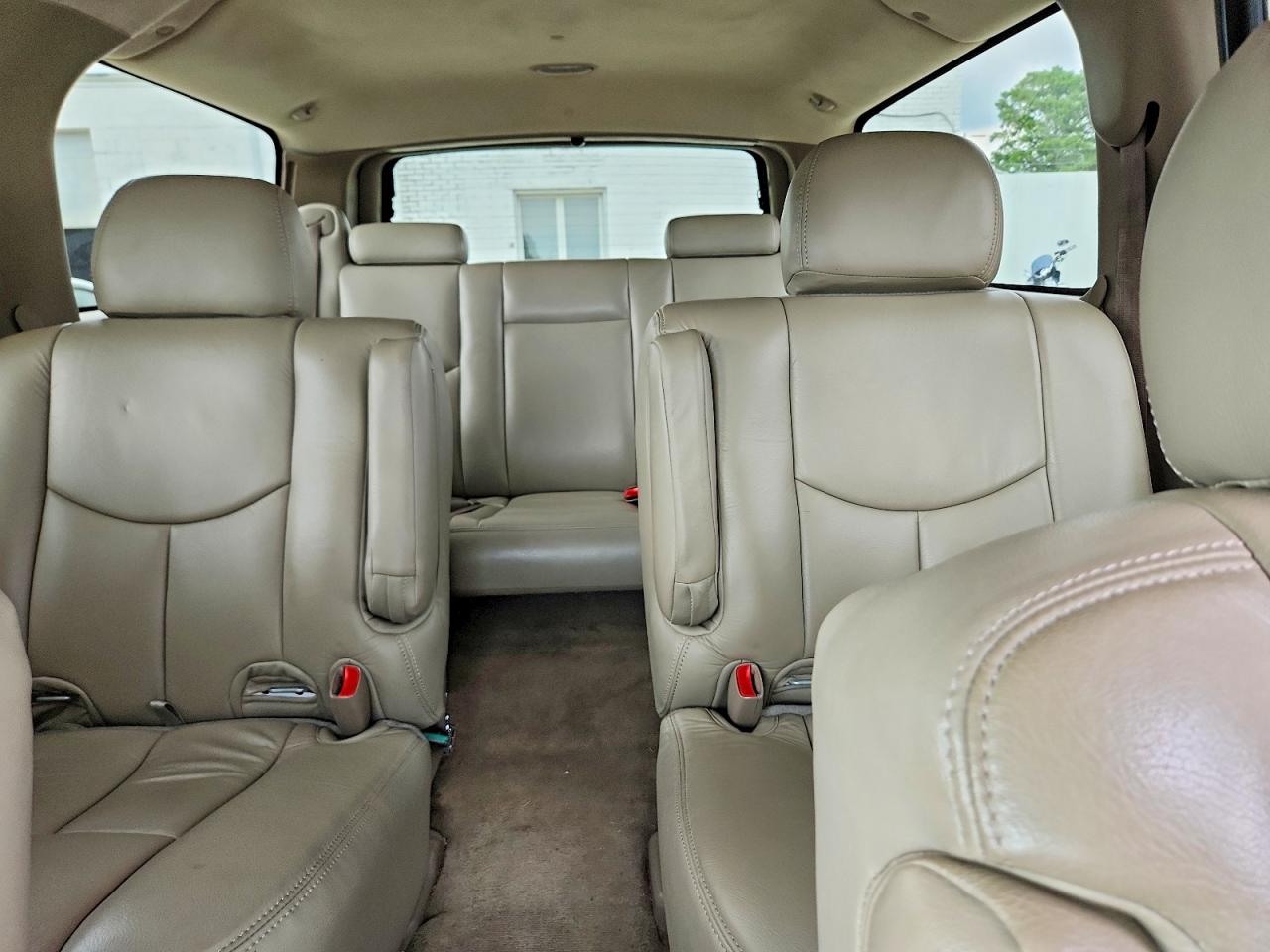 2006 Chevrolet Suburban C1500 White vin: 1GNEC16Z06J167350