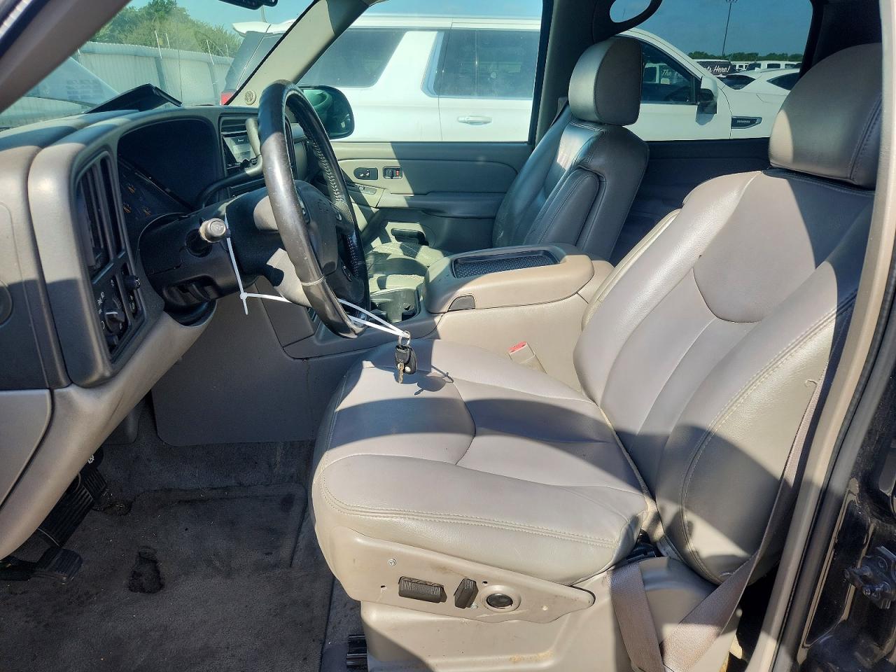 2004 Chevrolet Suburban C1500 Black vin: 1GNEC16Z24J171901