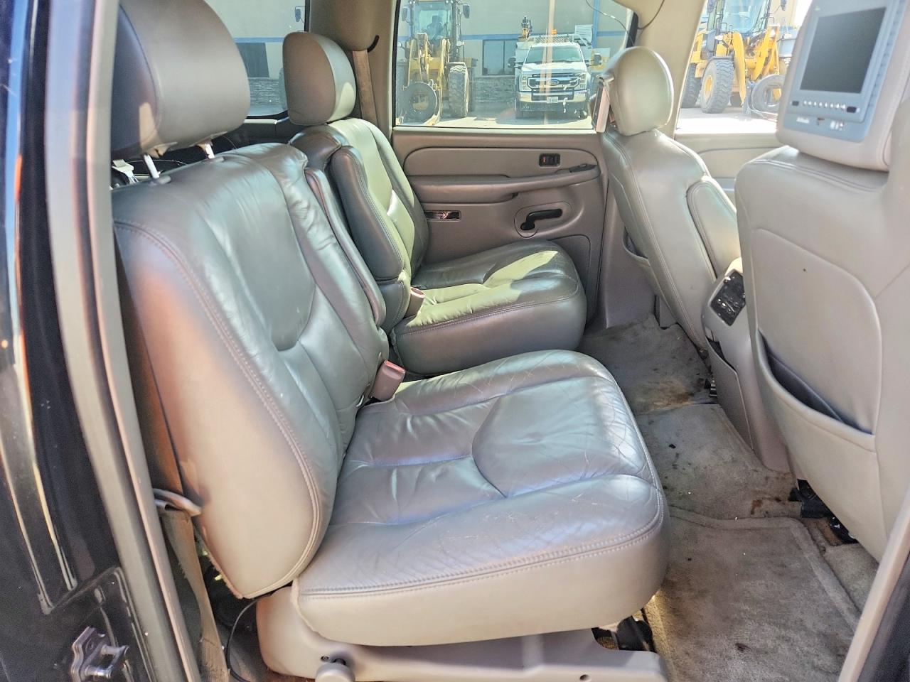 2004 Chevrolet Suburban C1500 Black vin: 1GNEC16Z24J171901