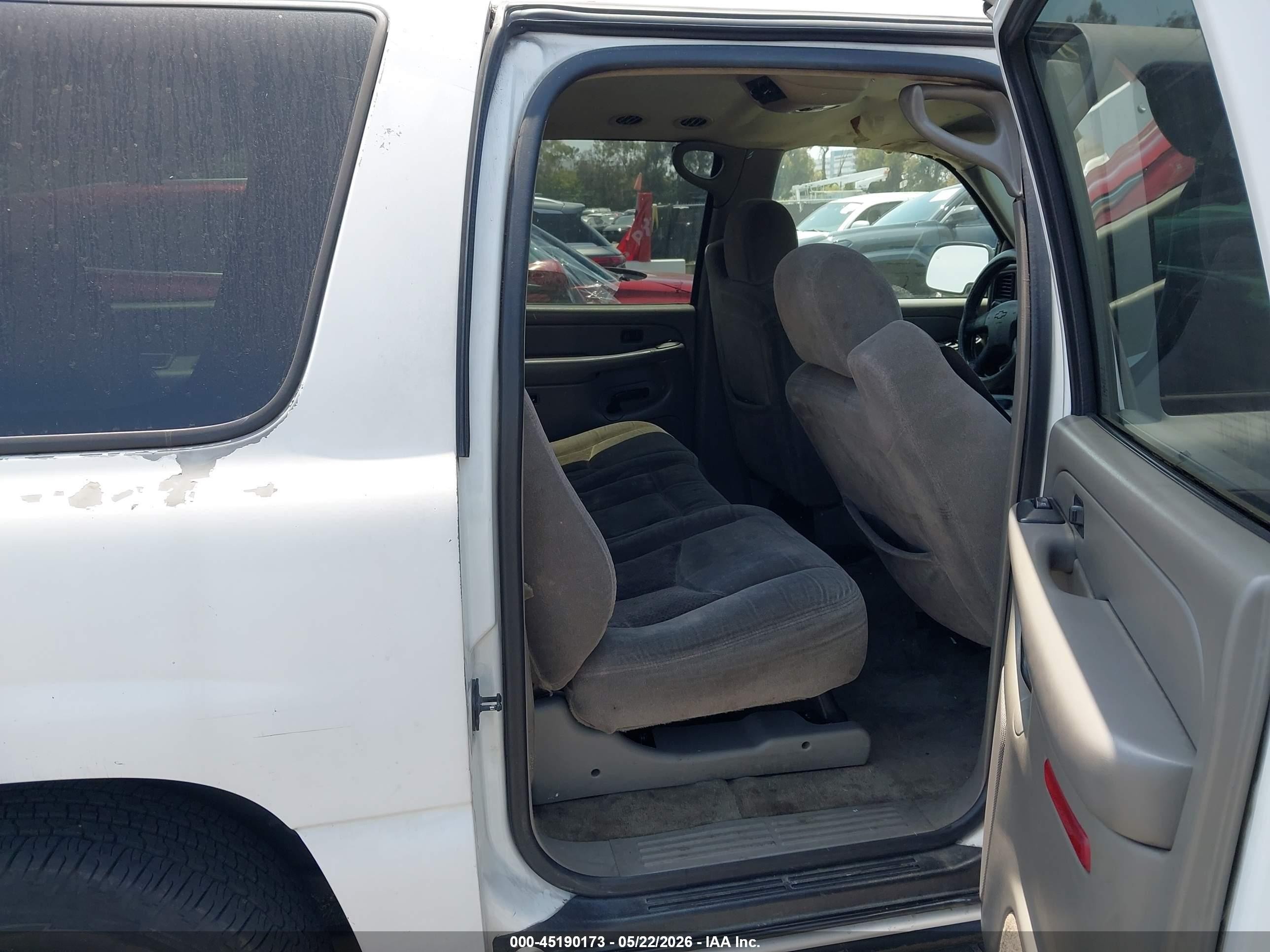 2004 Chevrolet Suburban 1500 Ls White vin: 1GNEC16Z44J154601