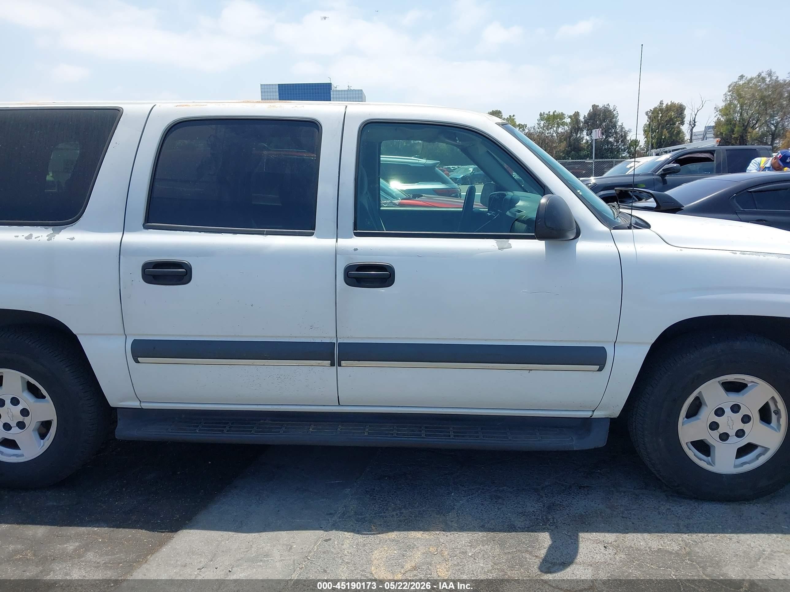 2004 Chevrolet Suburban 1500 Ls White vin: 1GNEC16Z44J154601
