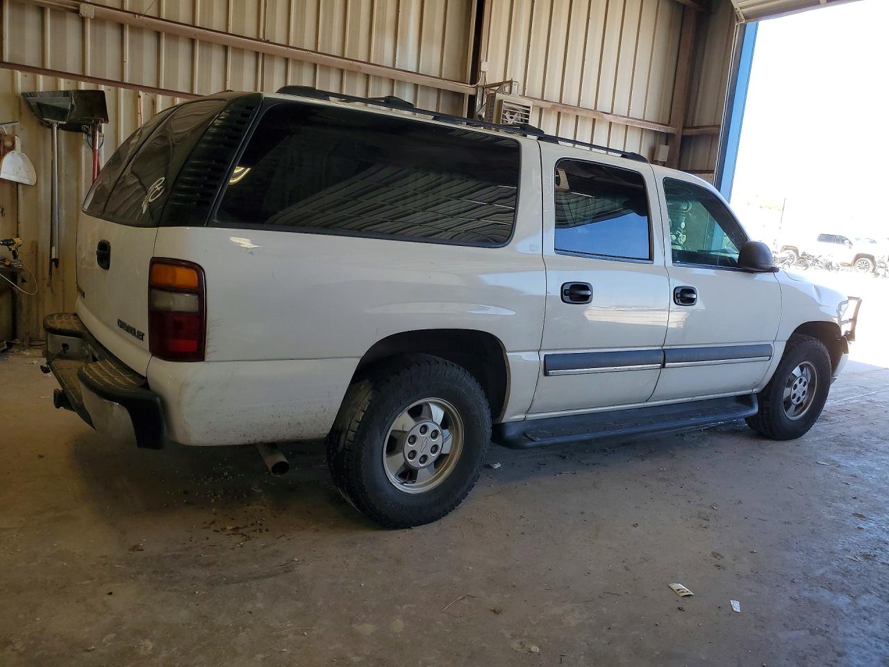 2002 Chevrolet Suburban C1500 White vin: 1GNEC16Z52J249858