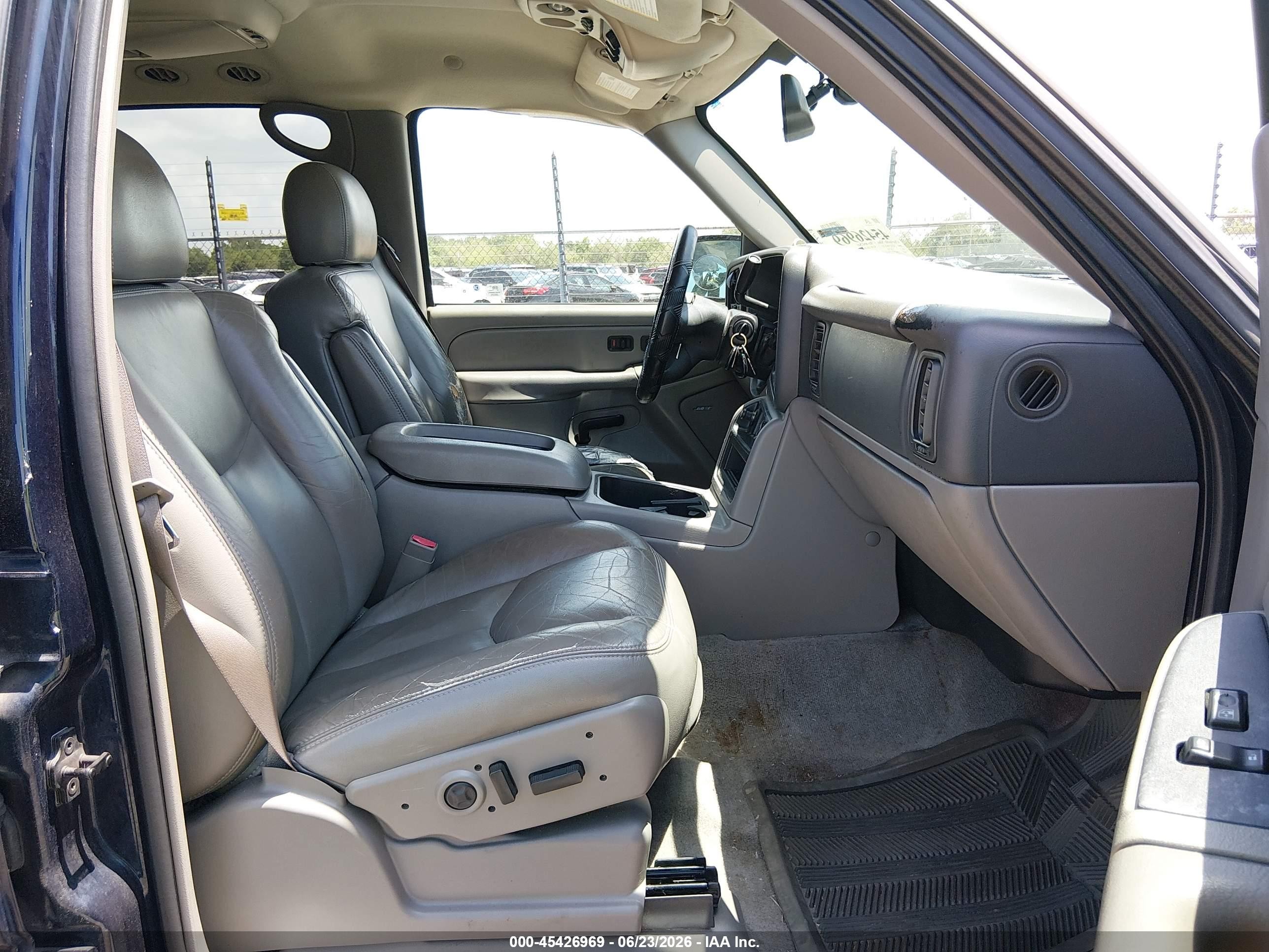 2004 Chevrolet Suburban 1500 Lt Blue vin: 1GNEC16Z54J117167