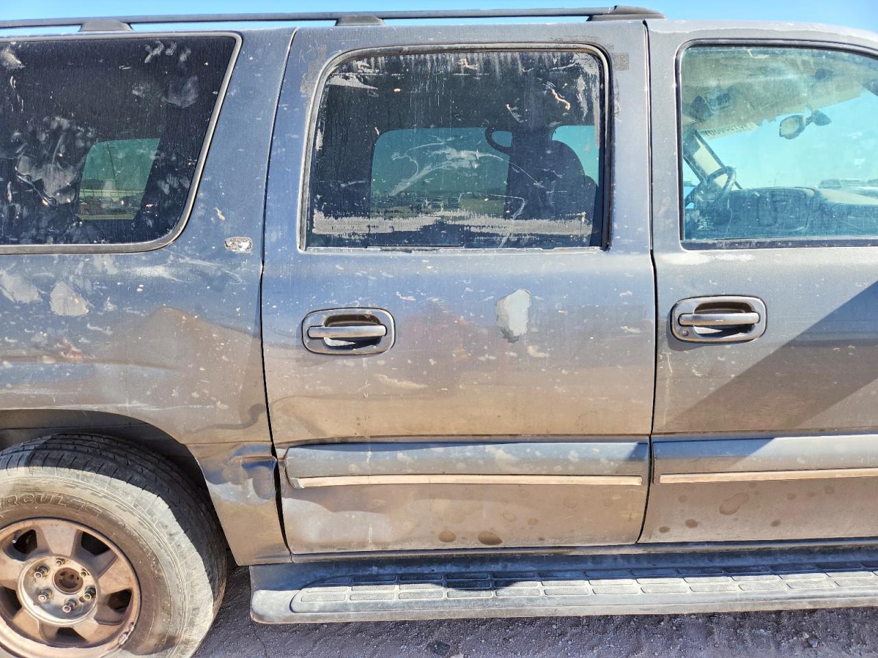 2002 Chevrolet Suburban Gray vin: 1GNEC16Z62J120429