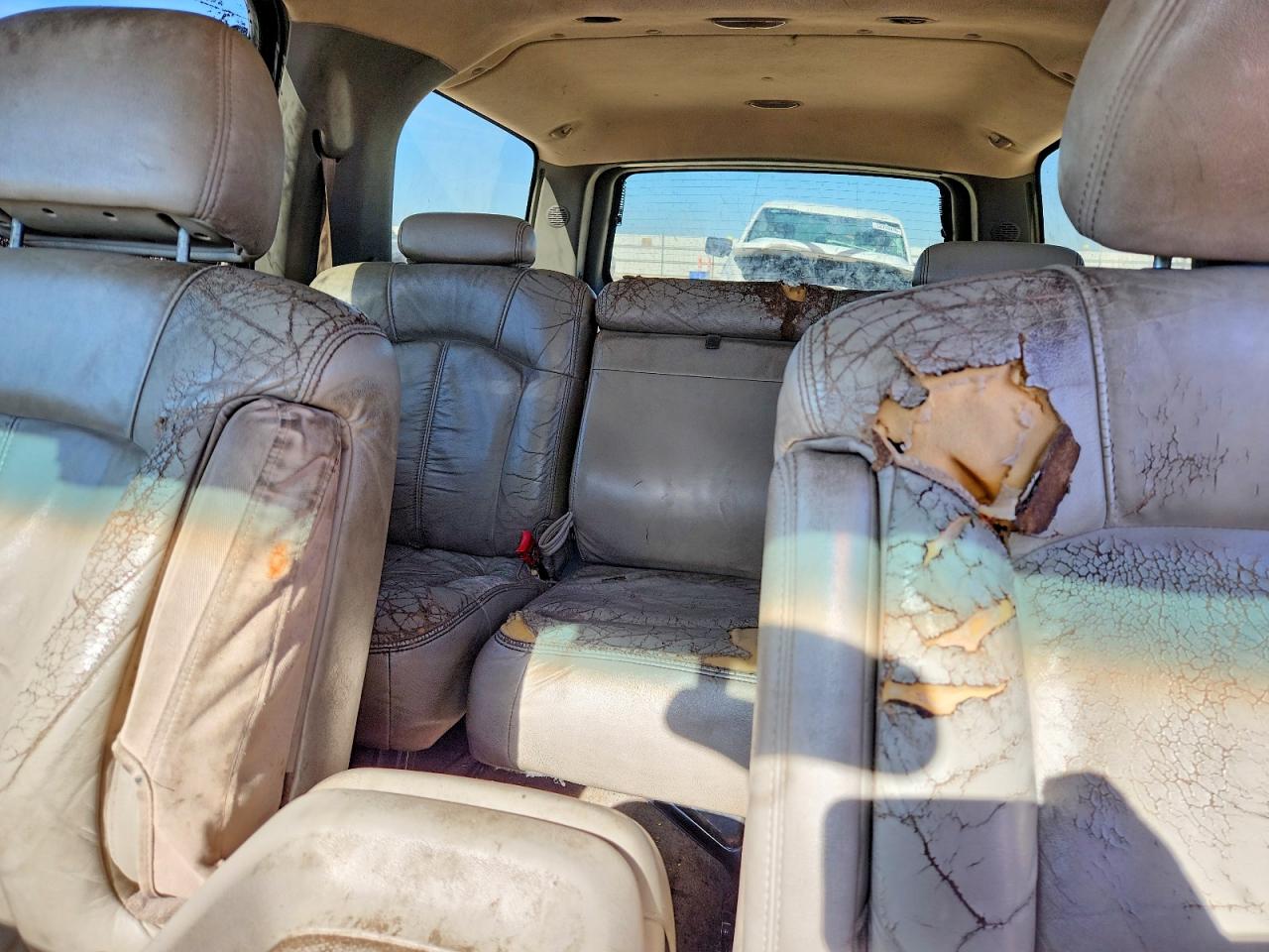 2002 Chevrolet Suburban Gray vin: 1GNEC16Z62J120429