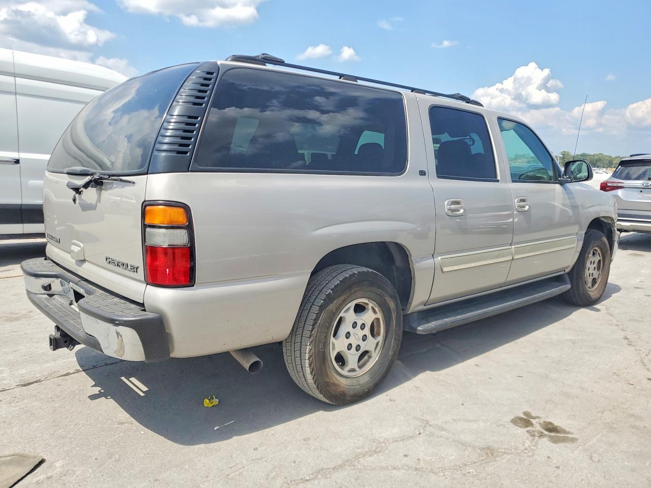 2004 Chevrolet Suburban C1500 Silver vin: 1GNEC16Z74J253770