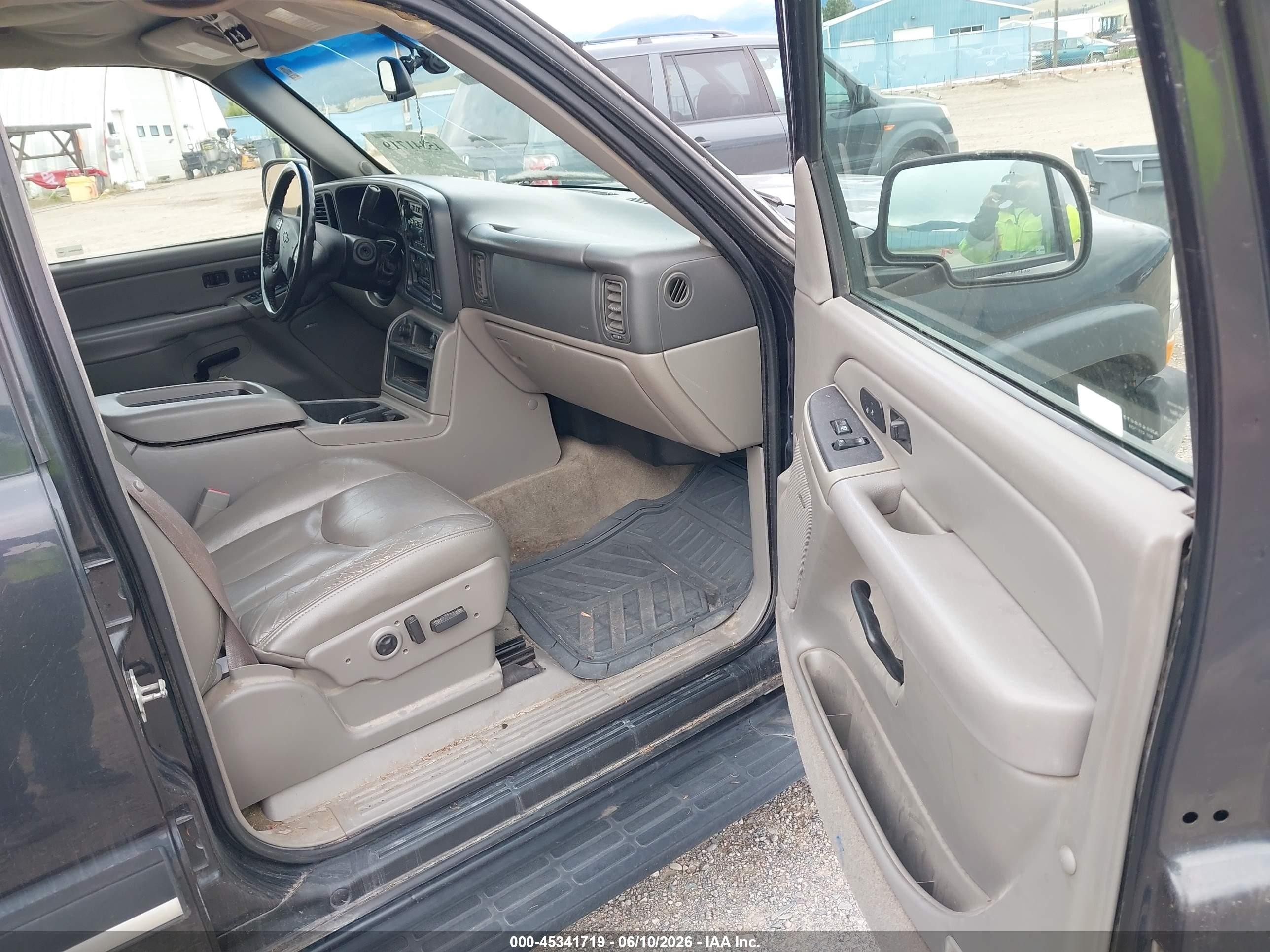 2005 Chevrolet Suburban 1500 Lt Gray vin: 1GNEC16Z75J157980