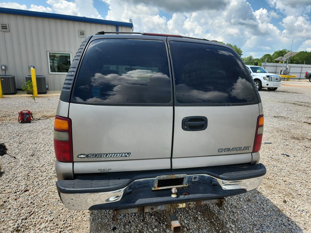 2002 Chevrolet Suburban C1500 Gold vin: 1GNEC16Z82J116561