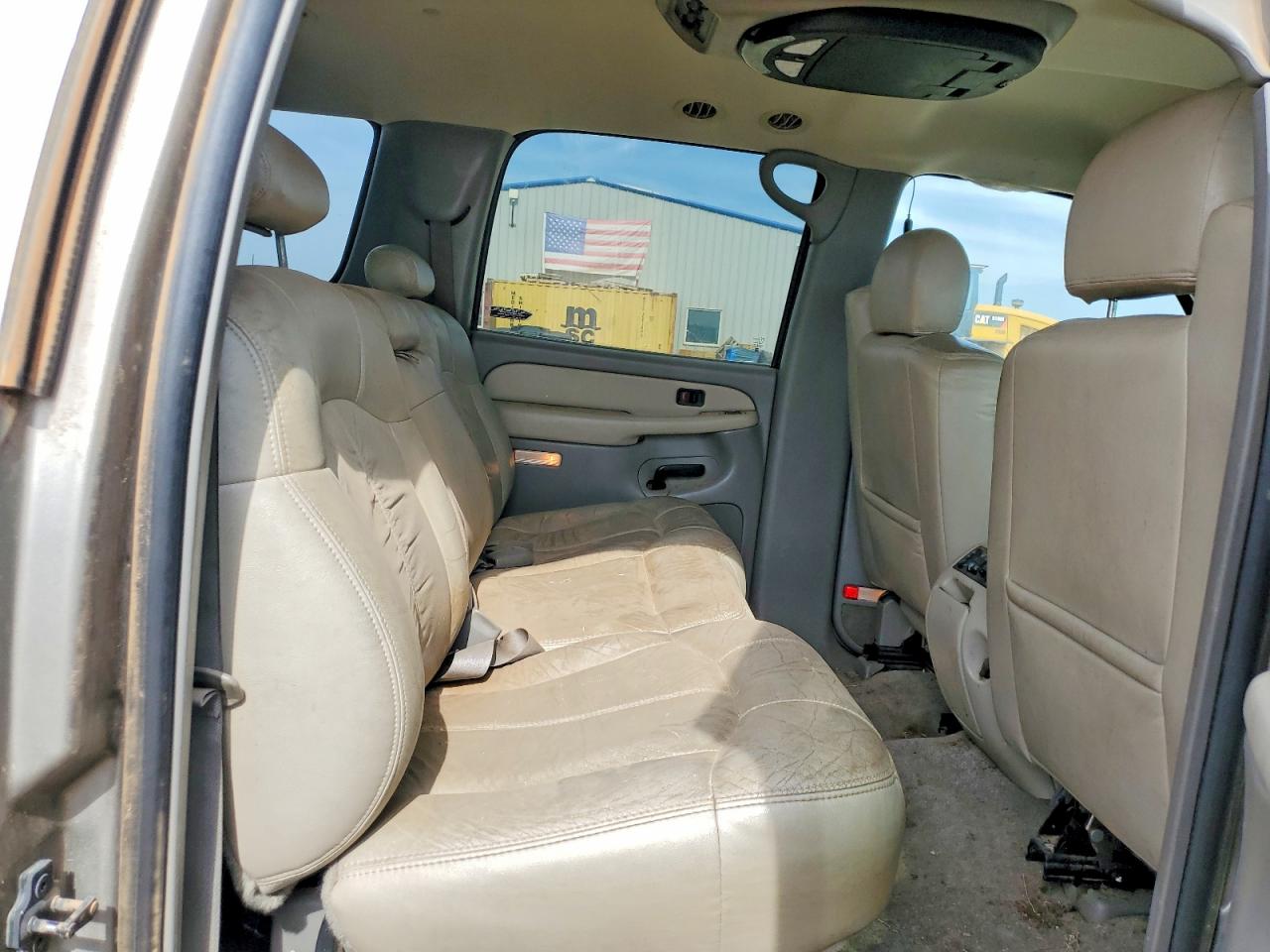 2002 Chevrolet Suburban Tan vin: 1GNEC16Z82J230852