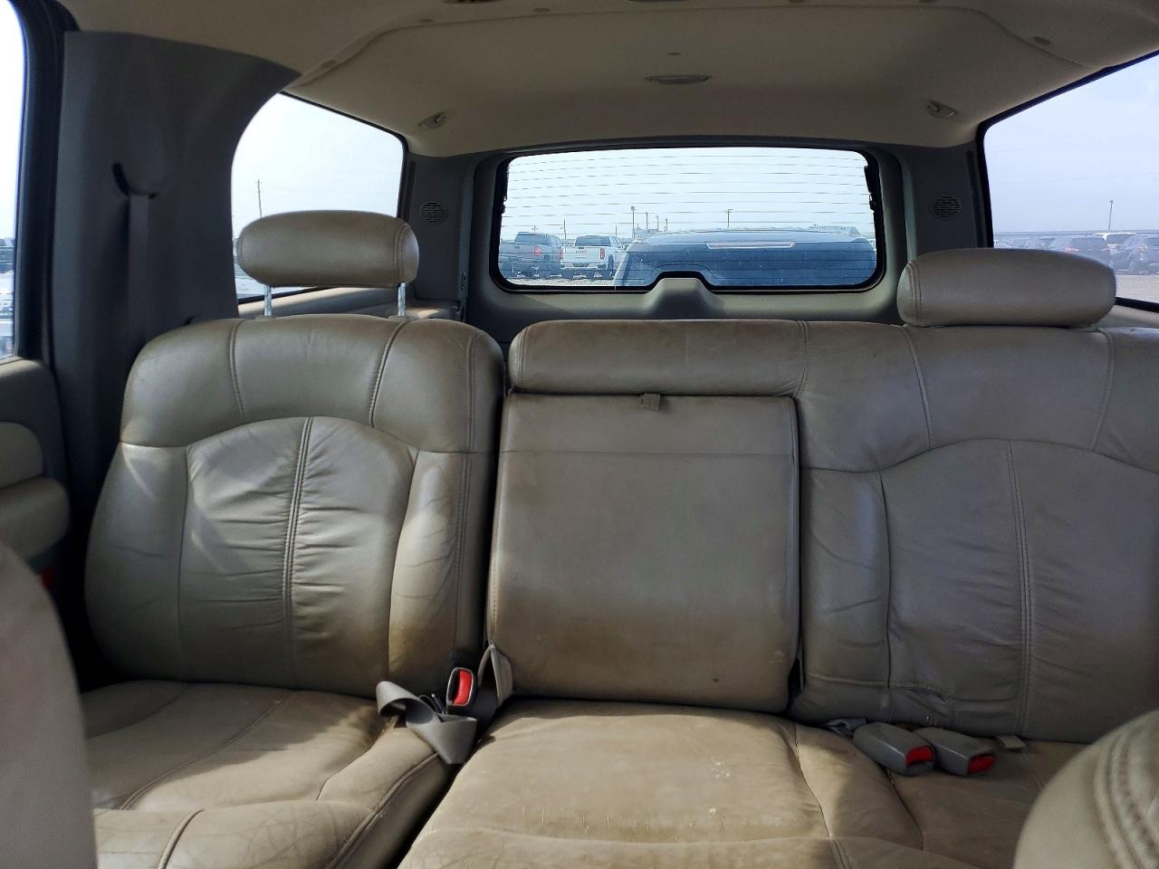2002 Chevrolet Suburban Tan vin: 1GNEC16Z82J230852