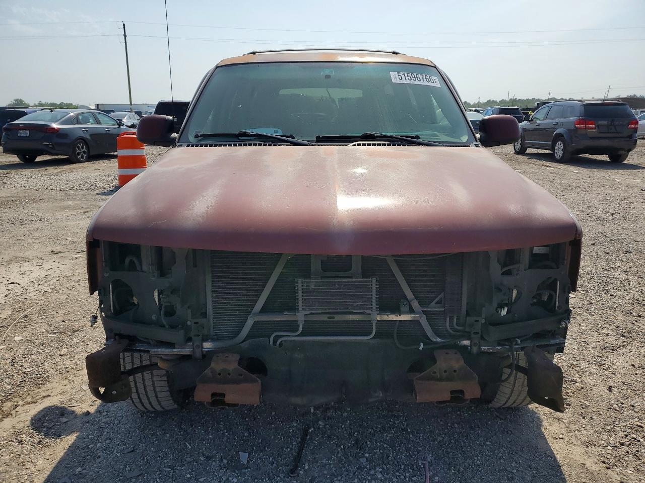 2003 Chevrolet Suburban Maroon vin: 1GNEC16Z83J166829