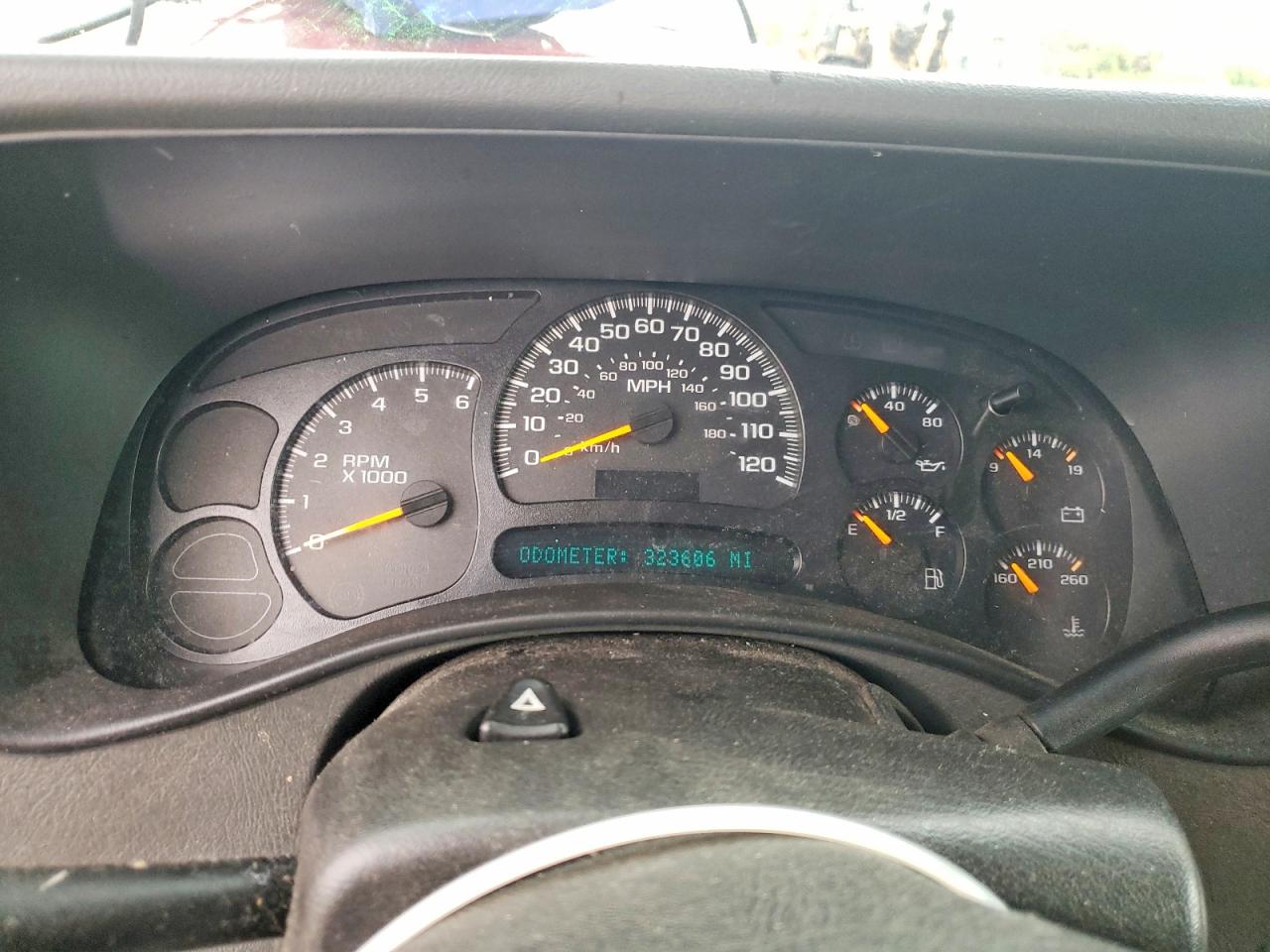 2003 Chevrolet Suburban C1500 Red vin: 1GNEC16Z83J166846