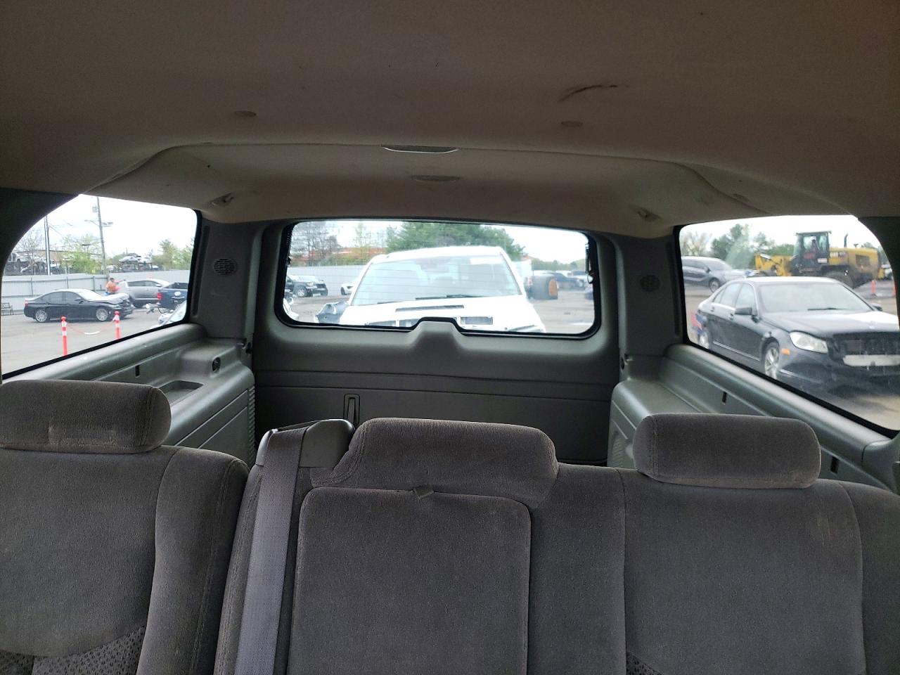 2003 Chevrolet Suburban C1500 Red vin: 1GNEC16Z83J166846