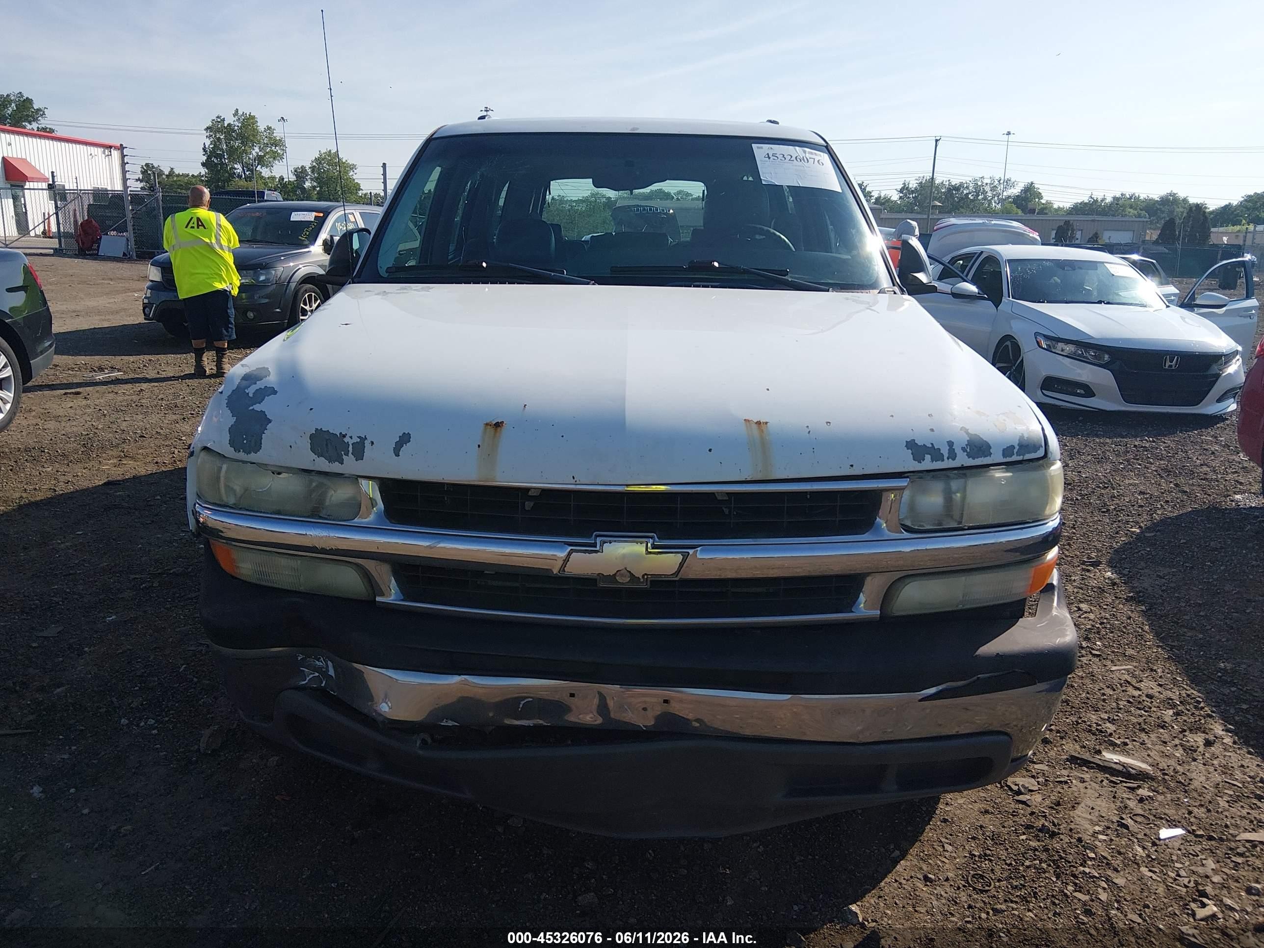 2005 Chevrolet Suburban 1500 Ls White vin: 1GNEC16Z95J242559