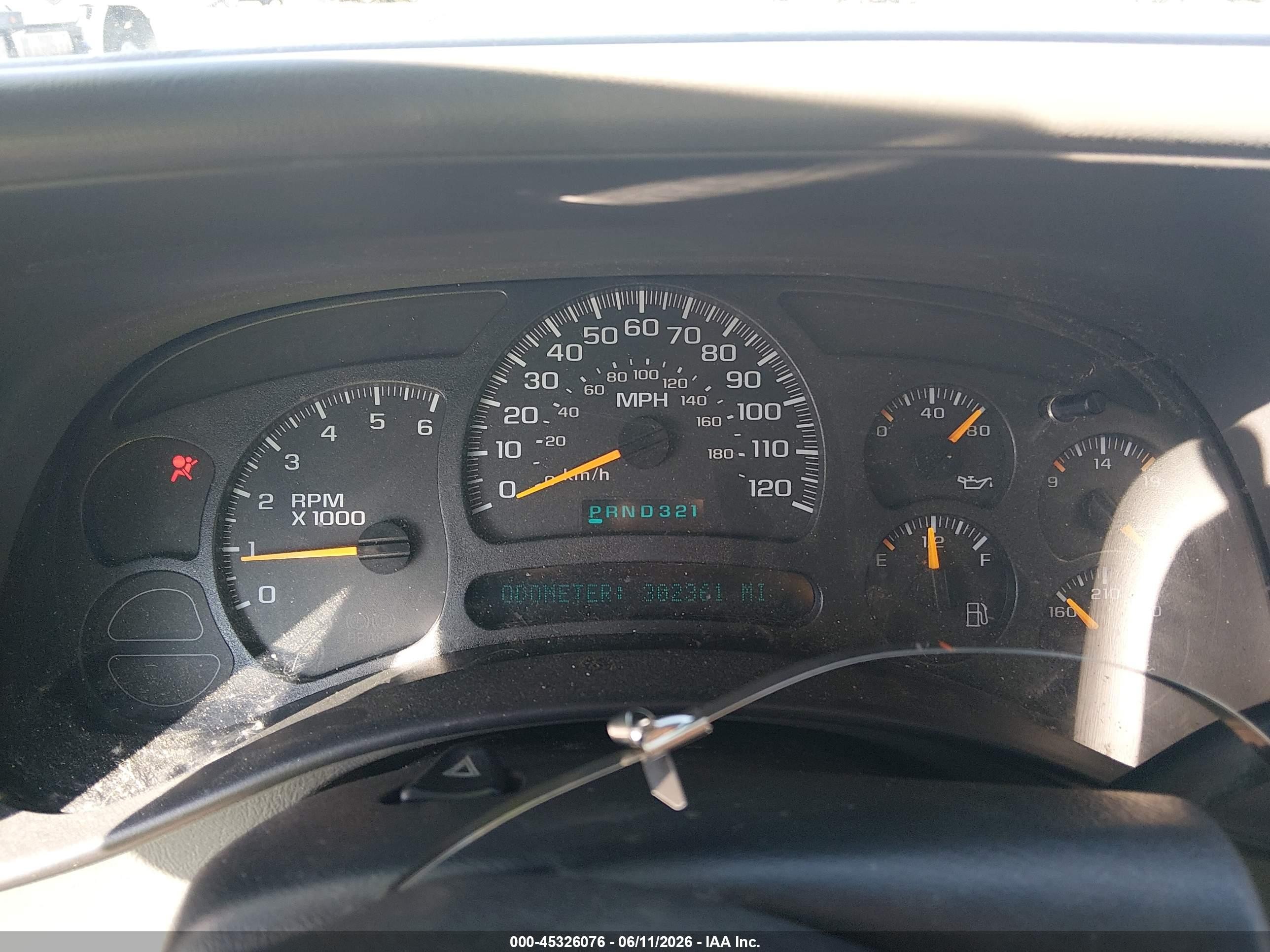 2005 Chevrolet Suburban 1500 Ls White vin: 1GNEC16Z95J242559