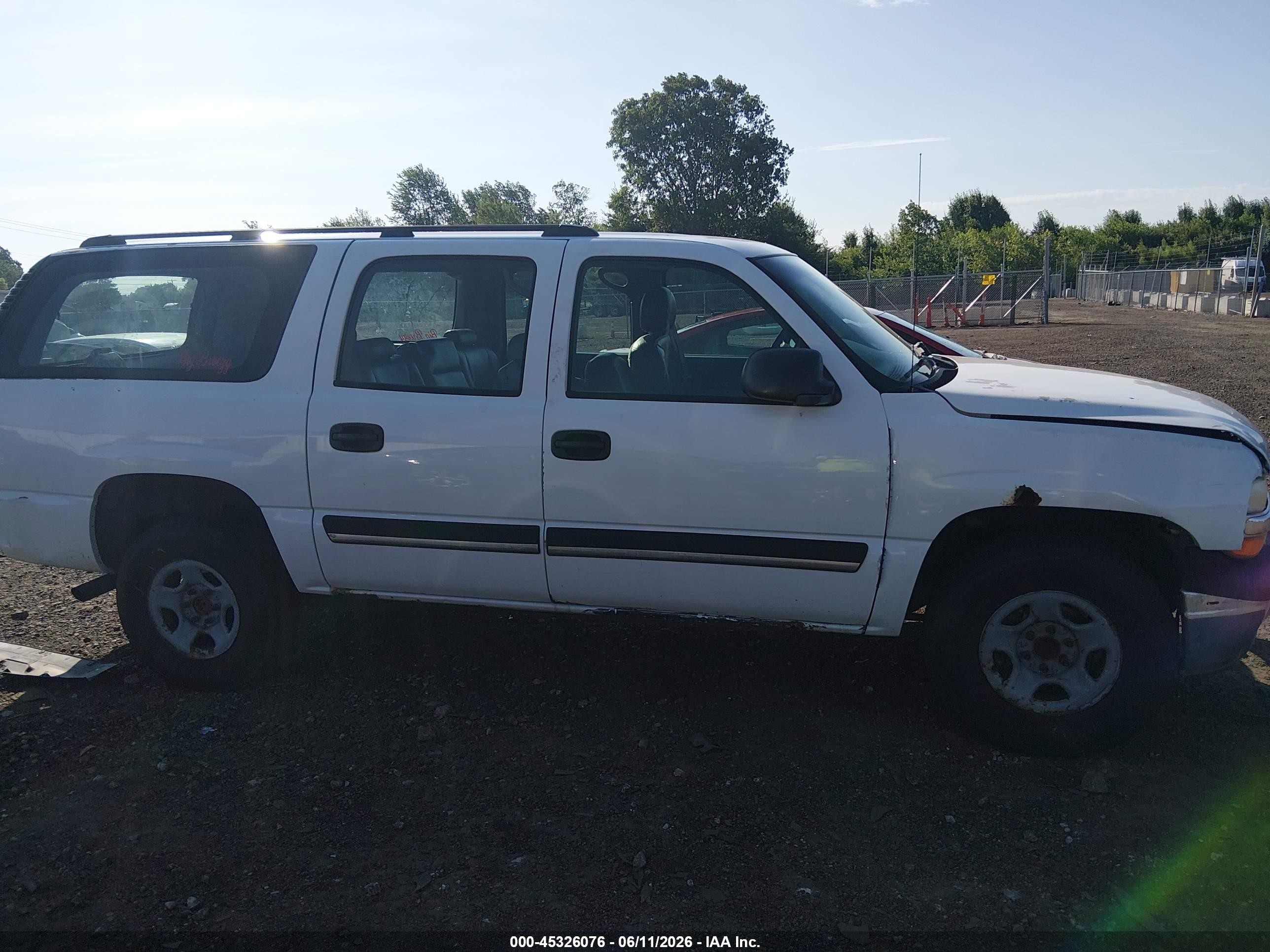 2005 Chevrolet Suburban 1500 Ls White vin: 1GNEC16Z95J242559