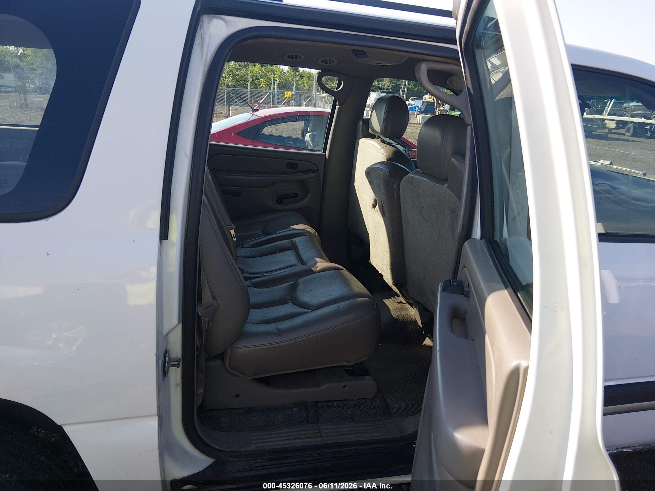 2005 Chevrolet Suburban 1500 Ls White vin: 1GNEC16Z95J242559