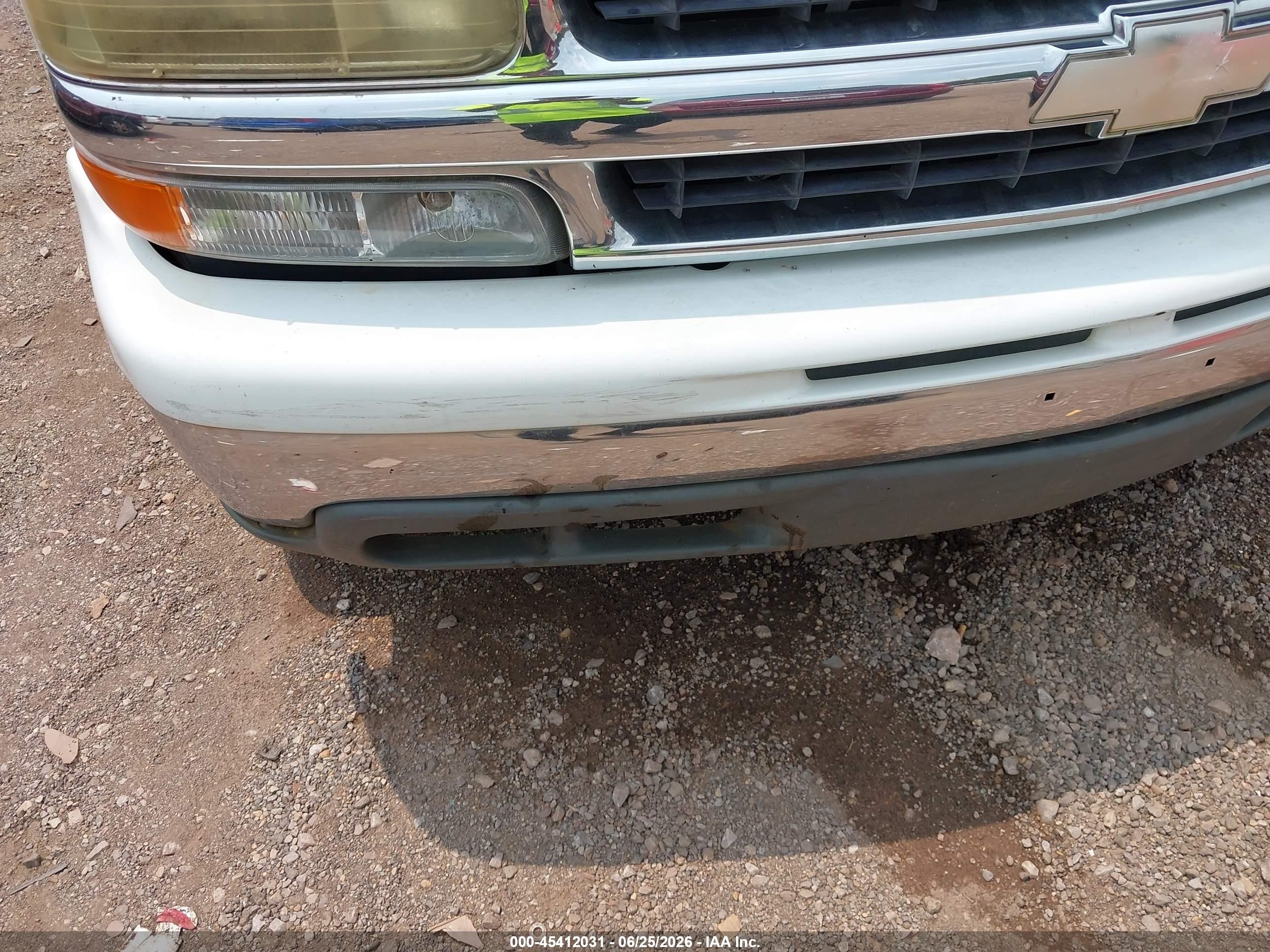 2004 Chevrolet Suburban 1500 Lt White vin: 1GNEC16ZX4J184010