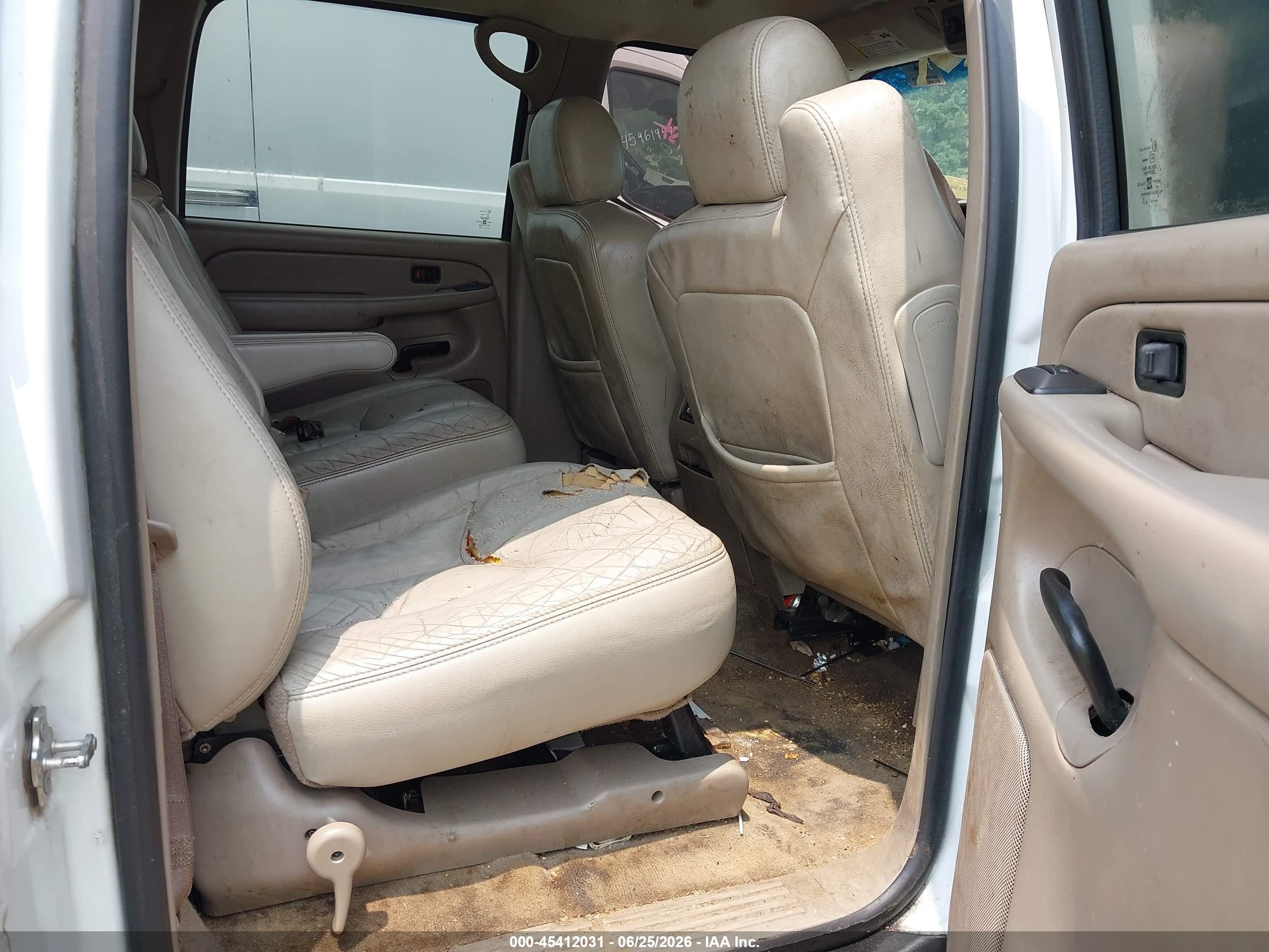 2004 Chevrolet Suburban 1500 Lt White vin: 1GNEC16ZX4J184010