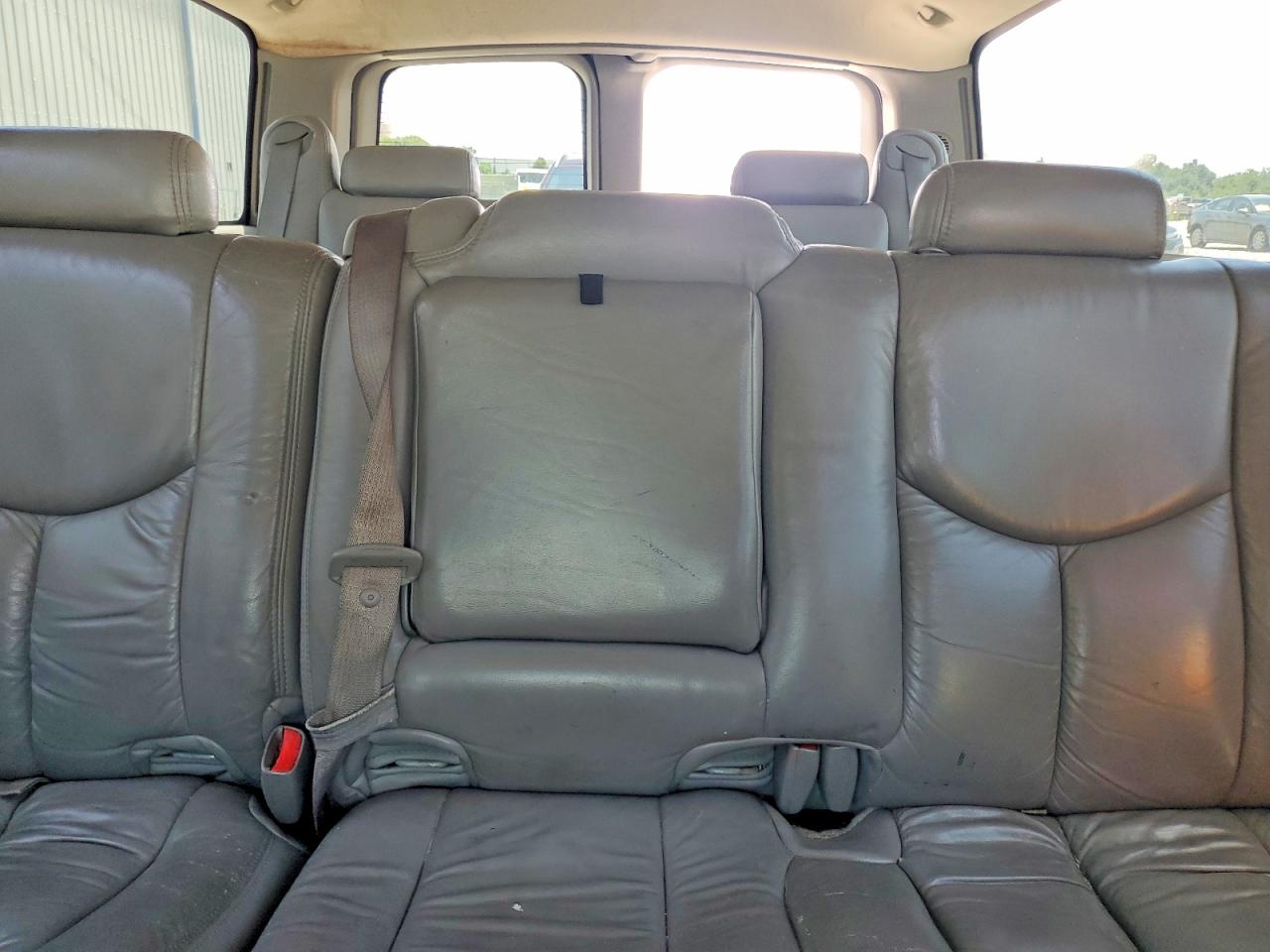2004 Chevrolet Suburban C1500 Gray vin: 1GNEC16ZX4J241788