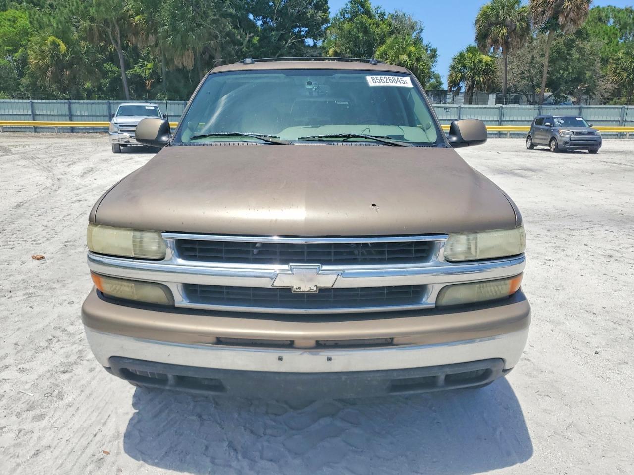 2004 Chevrolet Suburban C1500 Tan vin: 1GNEC16ZX4J296841