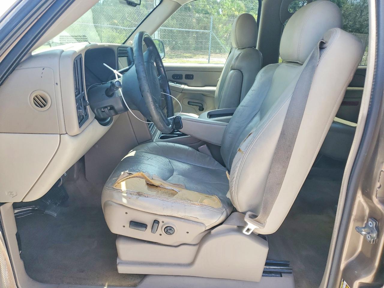 2004 Chevrolet Suburban C1500 Tan vin: 1GNEC16ZX4J296841