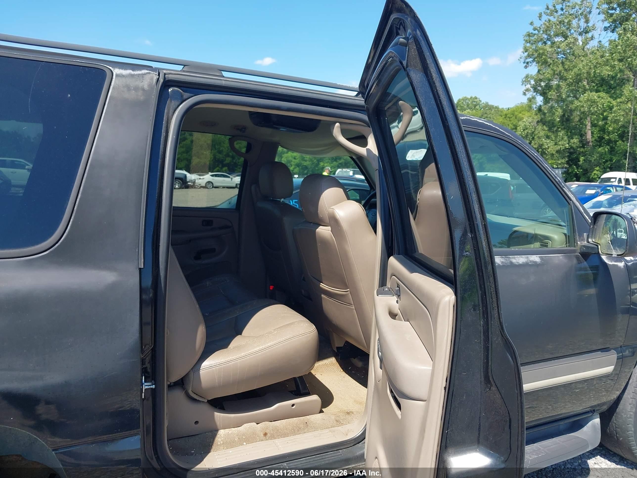 2005 Chevrolet Suburban 1500 Ls Black vin: 1GNEC16ZX5J189936