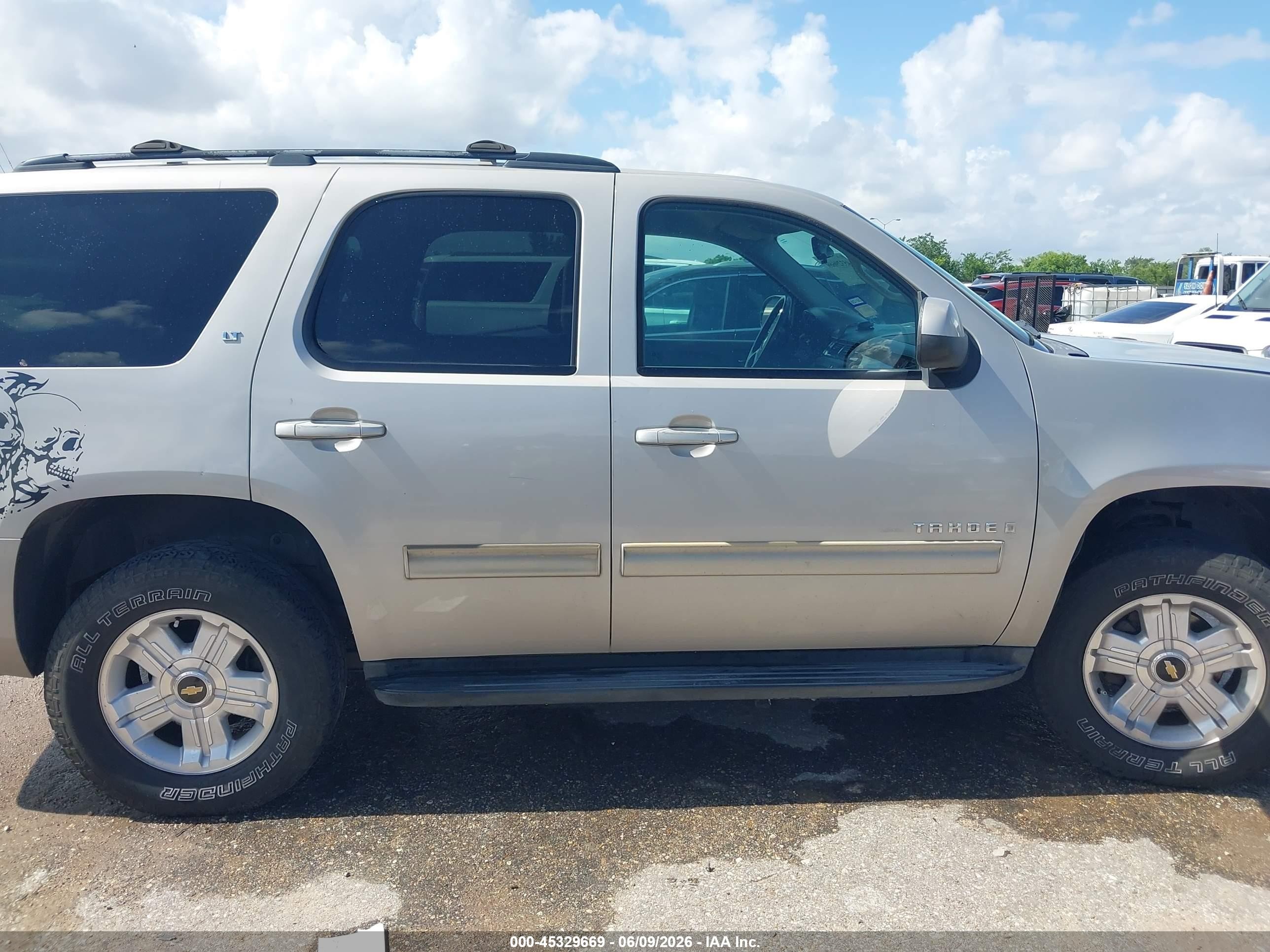2009 Chevrolet Tahoe Lt1 Silver vin: 1GNEC23329R260012