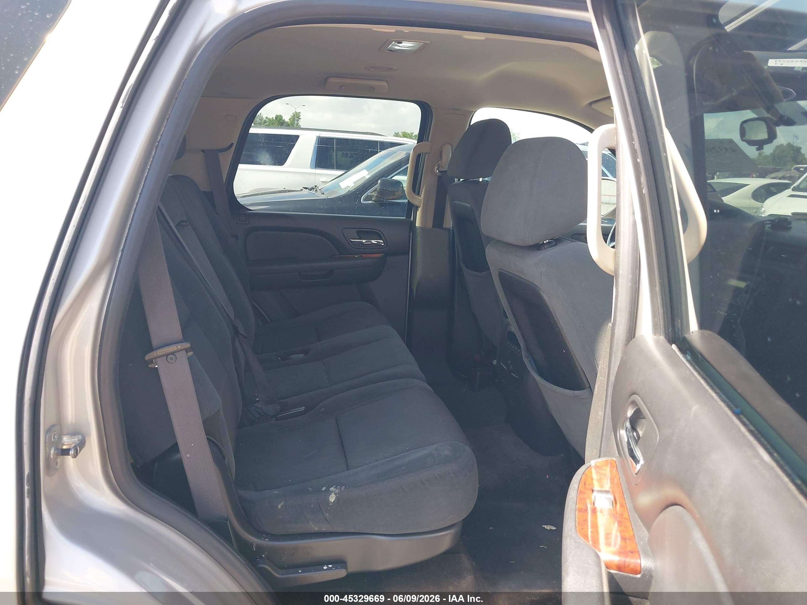 2009 Chevrolet Tahoe Lt1 Silver vin: 1GNEC23329R260012