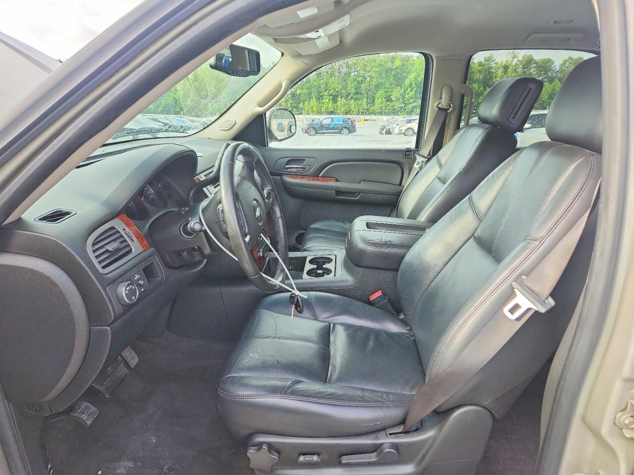 2009 Chevrolet Tahoe C1500 Lt Beige vin: 1GNEC23379R222663