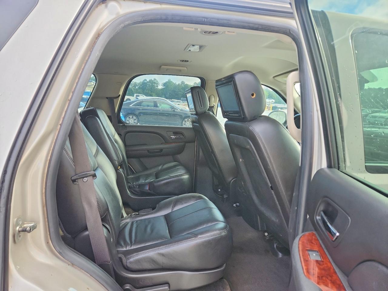2009 Chevrolet Tahoe C1500 Lt Beige vin: 1GNEC23379R222663