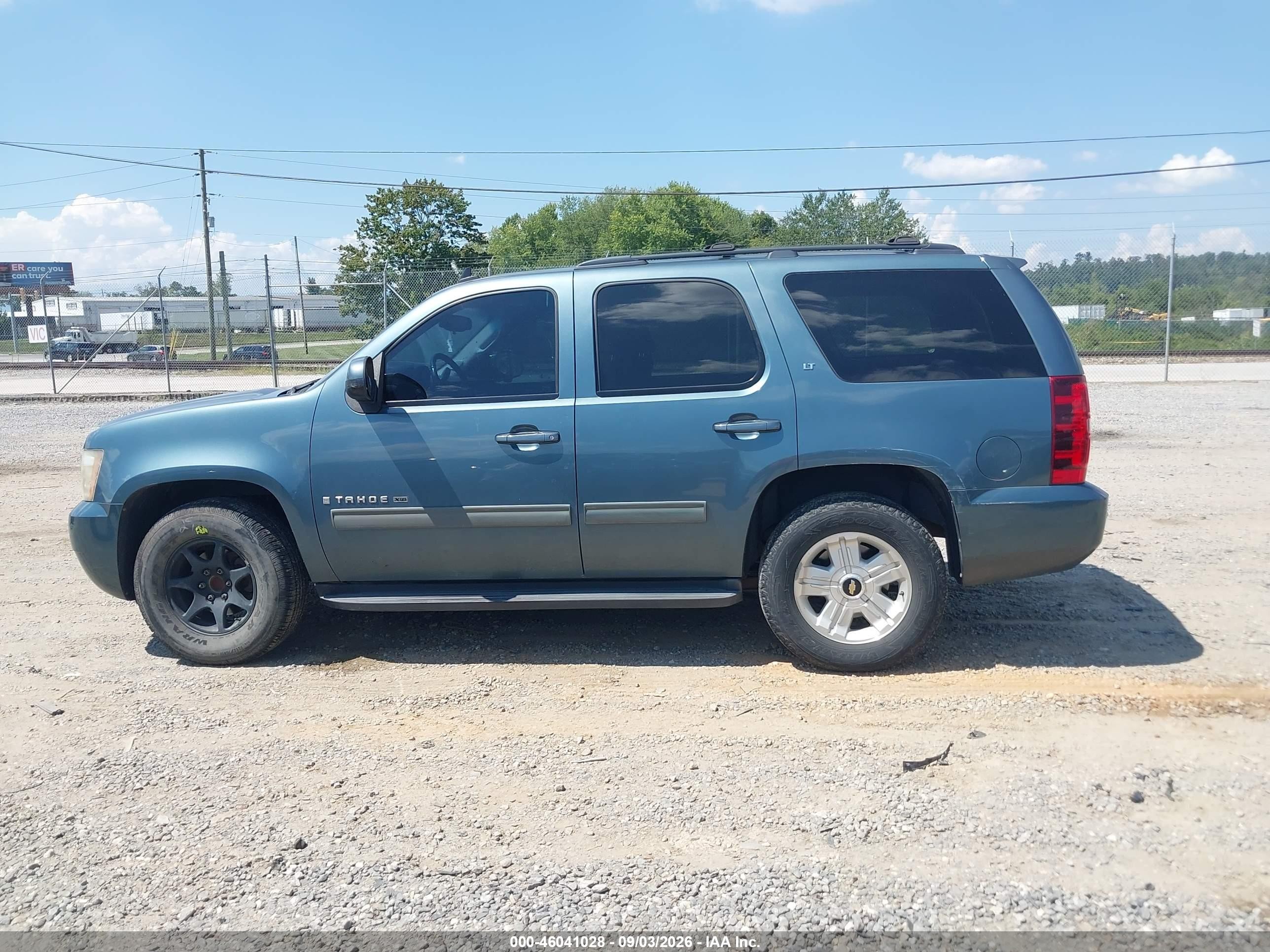 2009 Chevrolet Tahoe Lt1 Blue vin: 1GNEC23379R286265