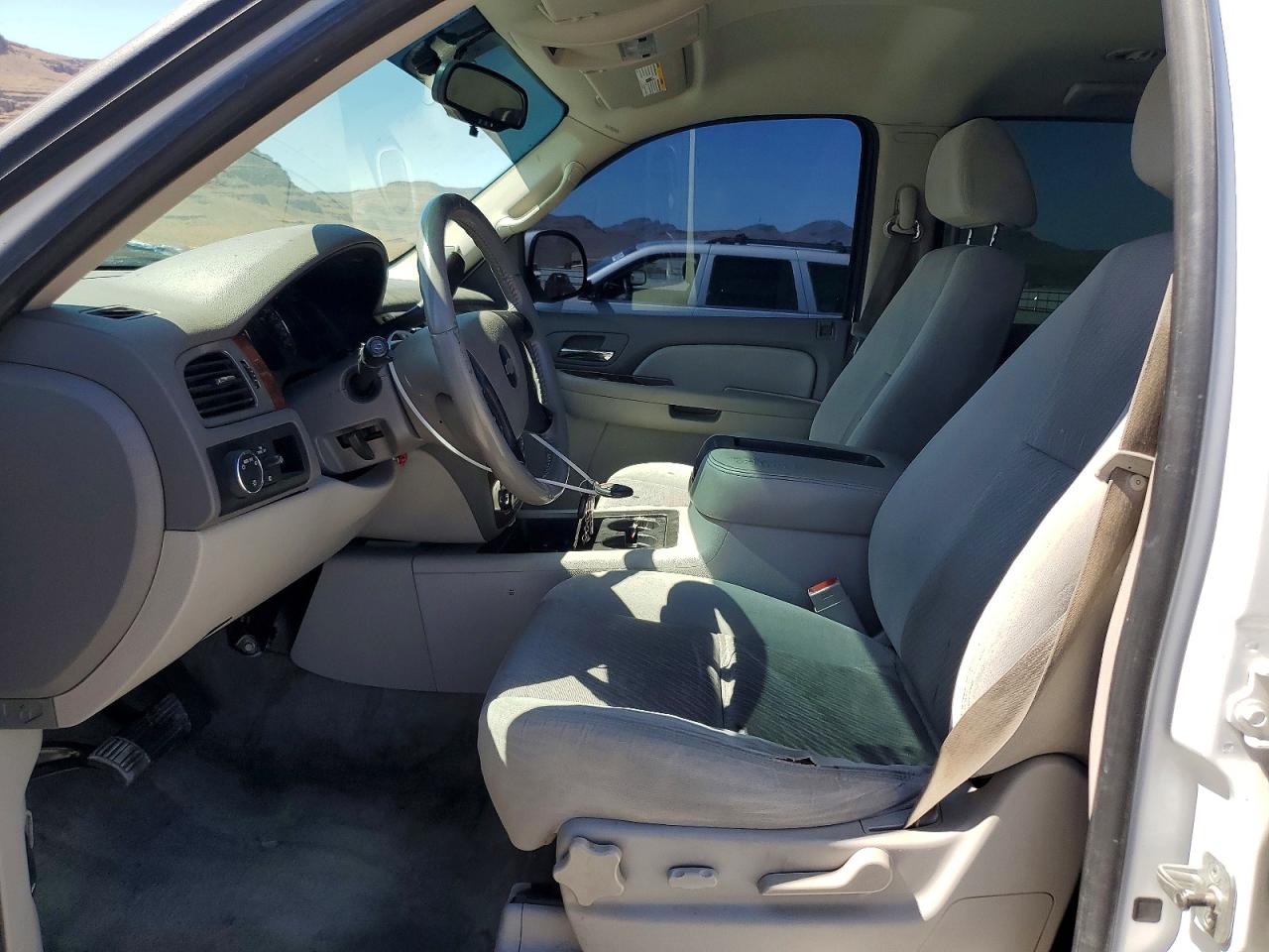 2009 Chevrolet Tahoe C1500 Lt White vin: 1GNEC23399R201636