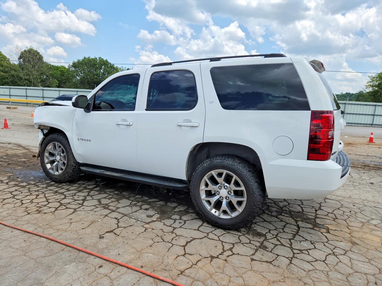 2007 Chevrolet Tahoe K1500 Белый vin: 1GNEK13087R103195