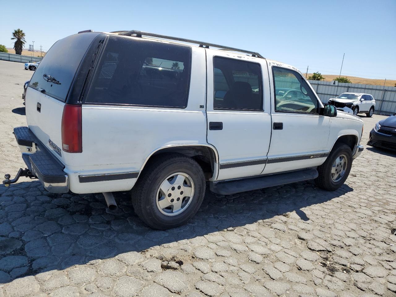 1995 Chevrolet Tahoe K1500 White vin: 1GNEK13K2SJ418115