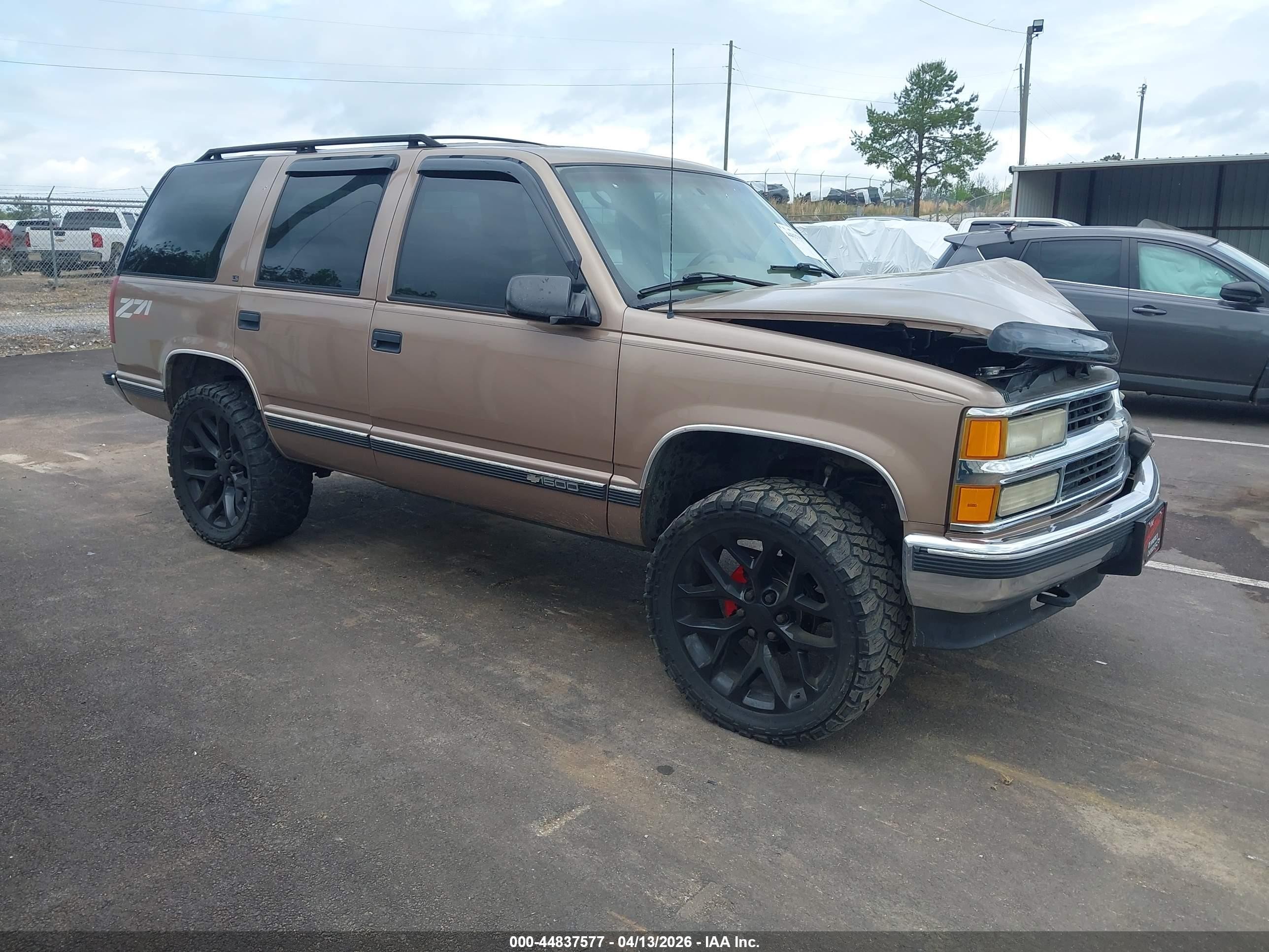 1995 Chevrolet Tahoe K1500 Золотой vin: 1GNEK13K5SJ430906