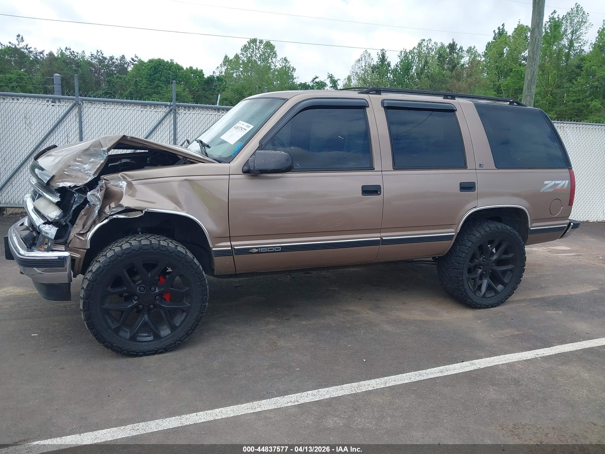 1995 Chevrolet Tahoe K1500 Gold vin: 1GNEK13K5SJ430906