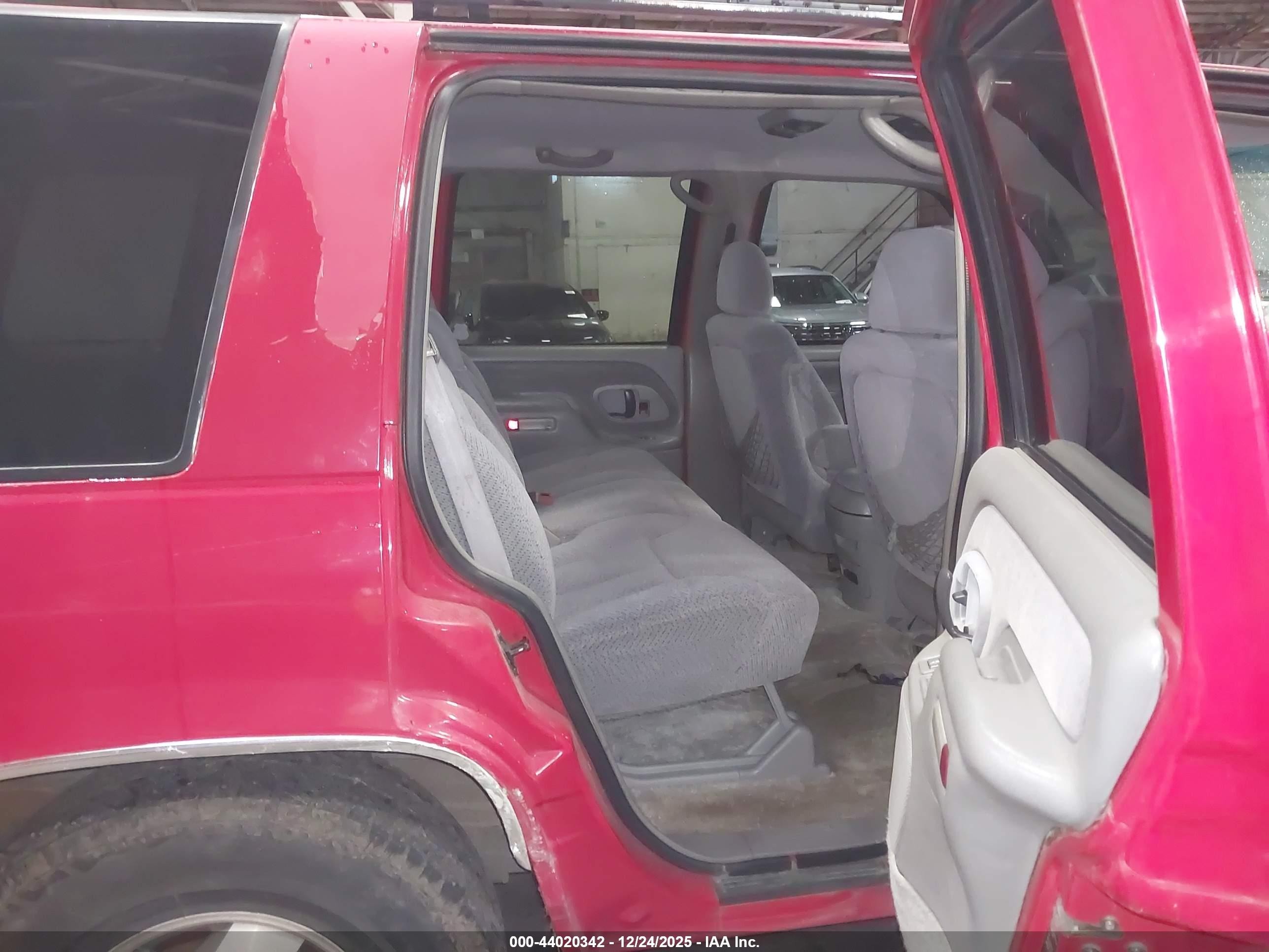 1995 Chevrolet Tahoe K1500 Red vin: 1GNEK13K8SJ414103