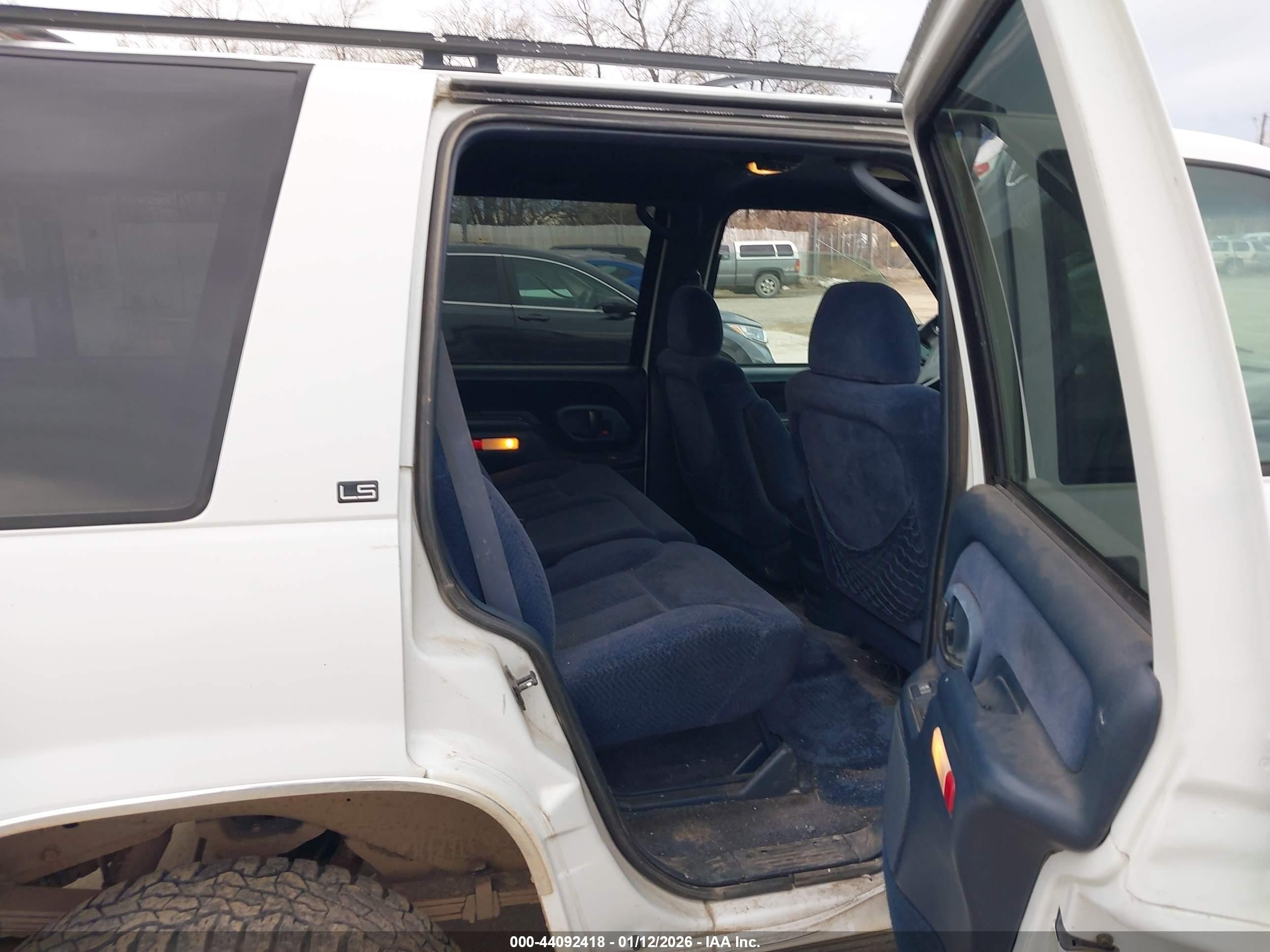 1995 Chevrolet Tahoe K1500 White vin: 1GNEK13K8SJ462104