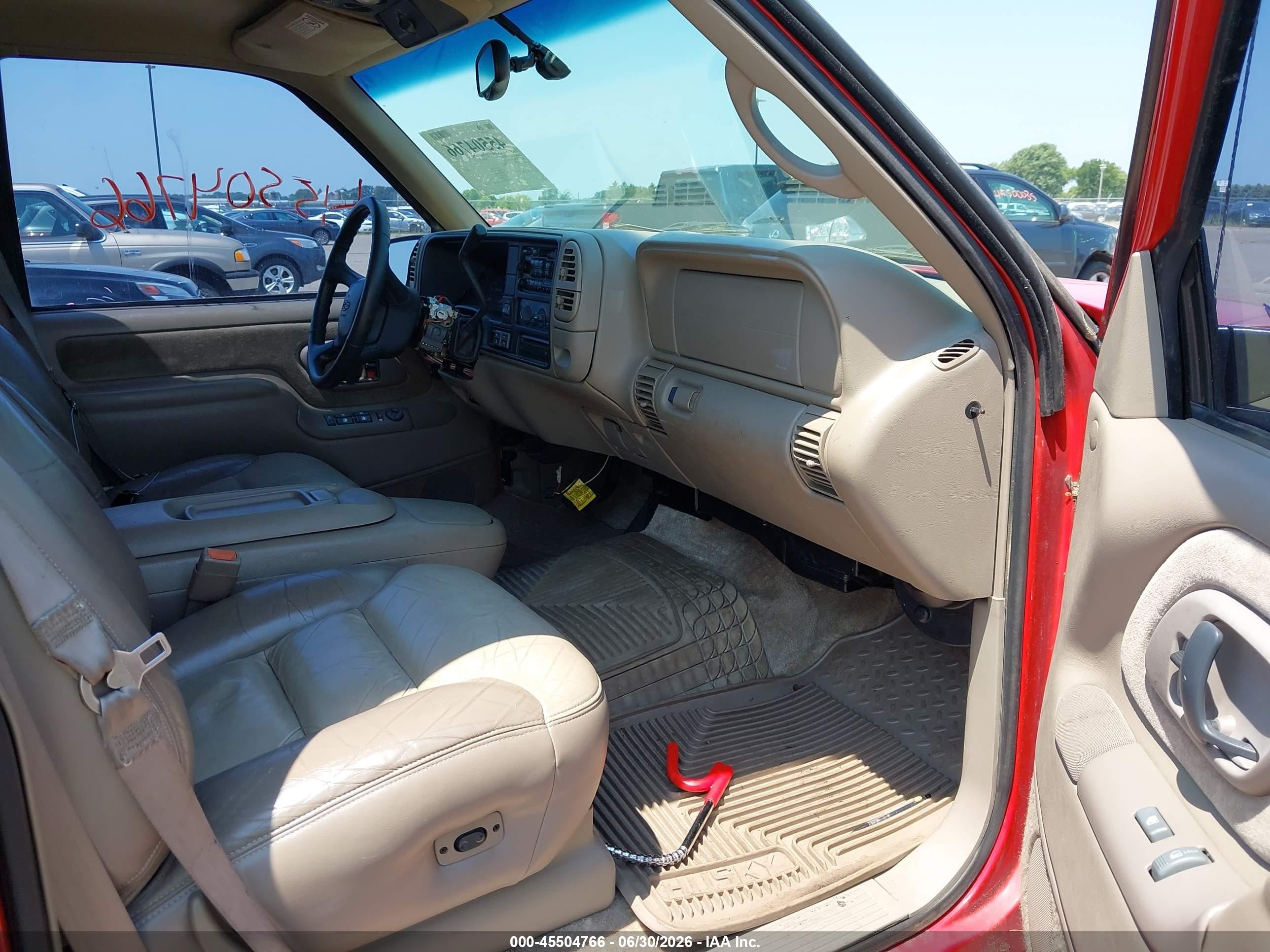 2000 Chevrolet Tahoe Z71 Red vin: 1GNEK13R0YR120671