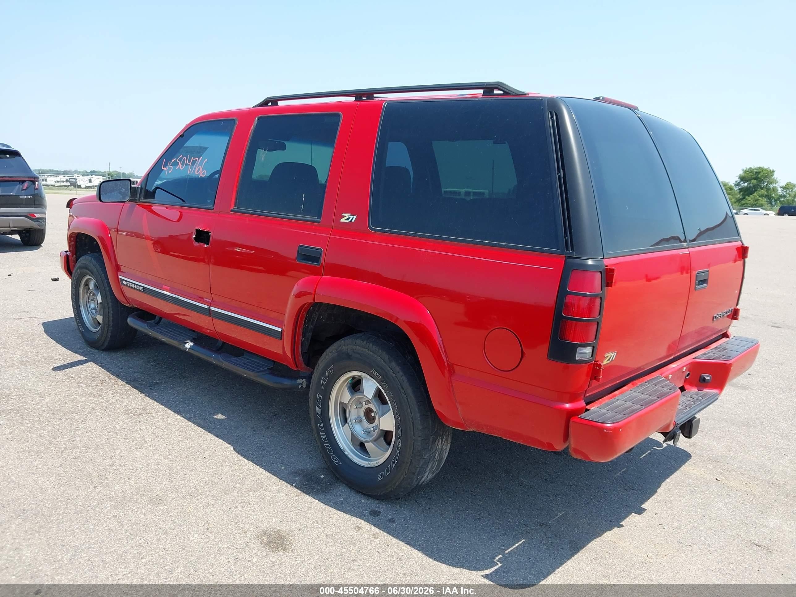 2000 Chevrolet Tahoe Z71 Red vin: 1GNEK13R0YR120671