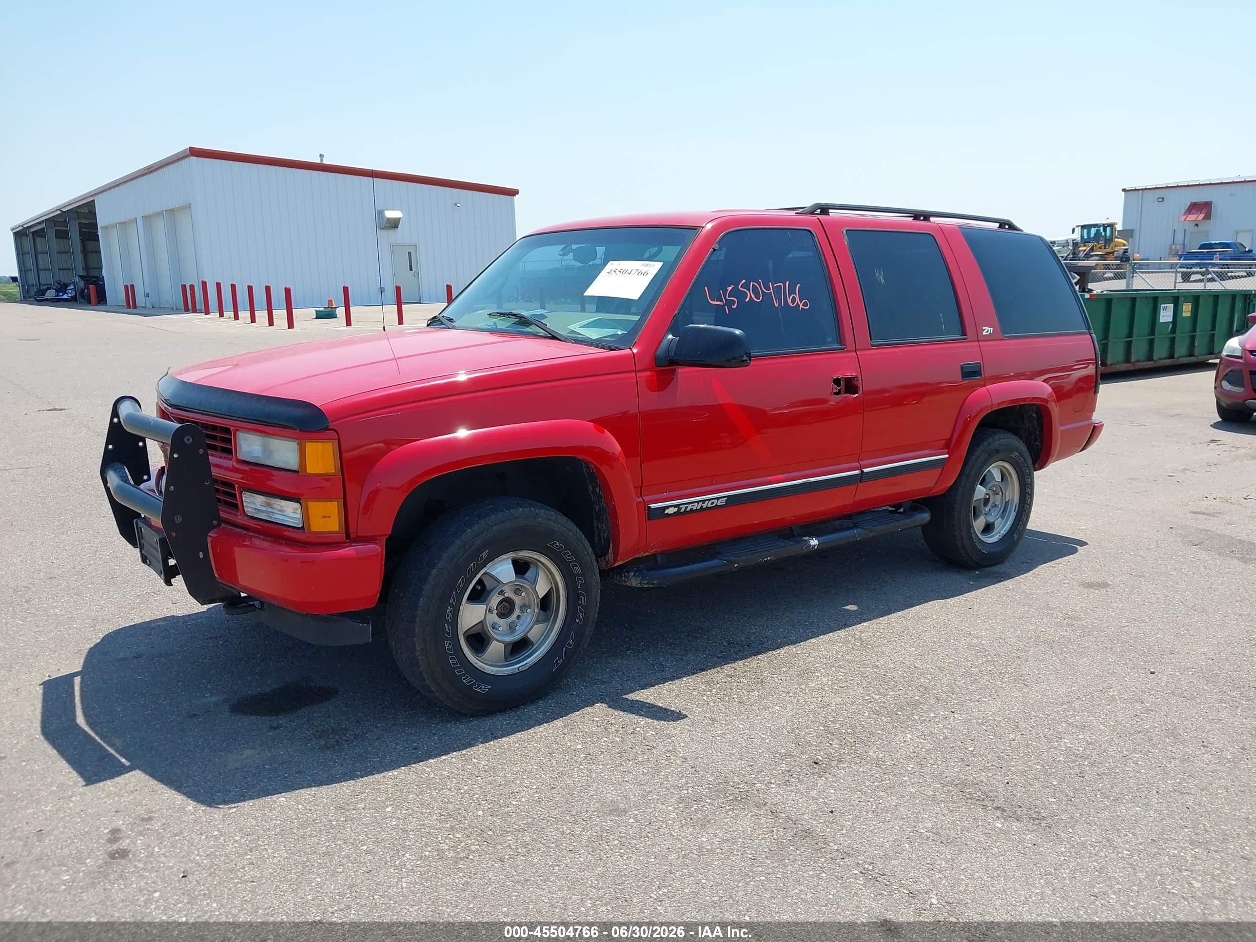 2000 Chevrolet Tahoe Z71 Red vin: 1GNEK13R0YR120671
