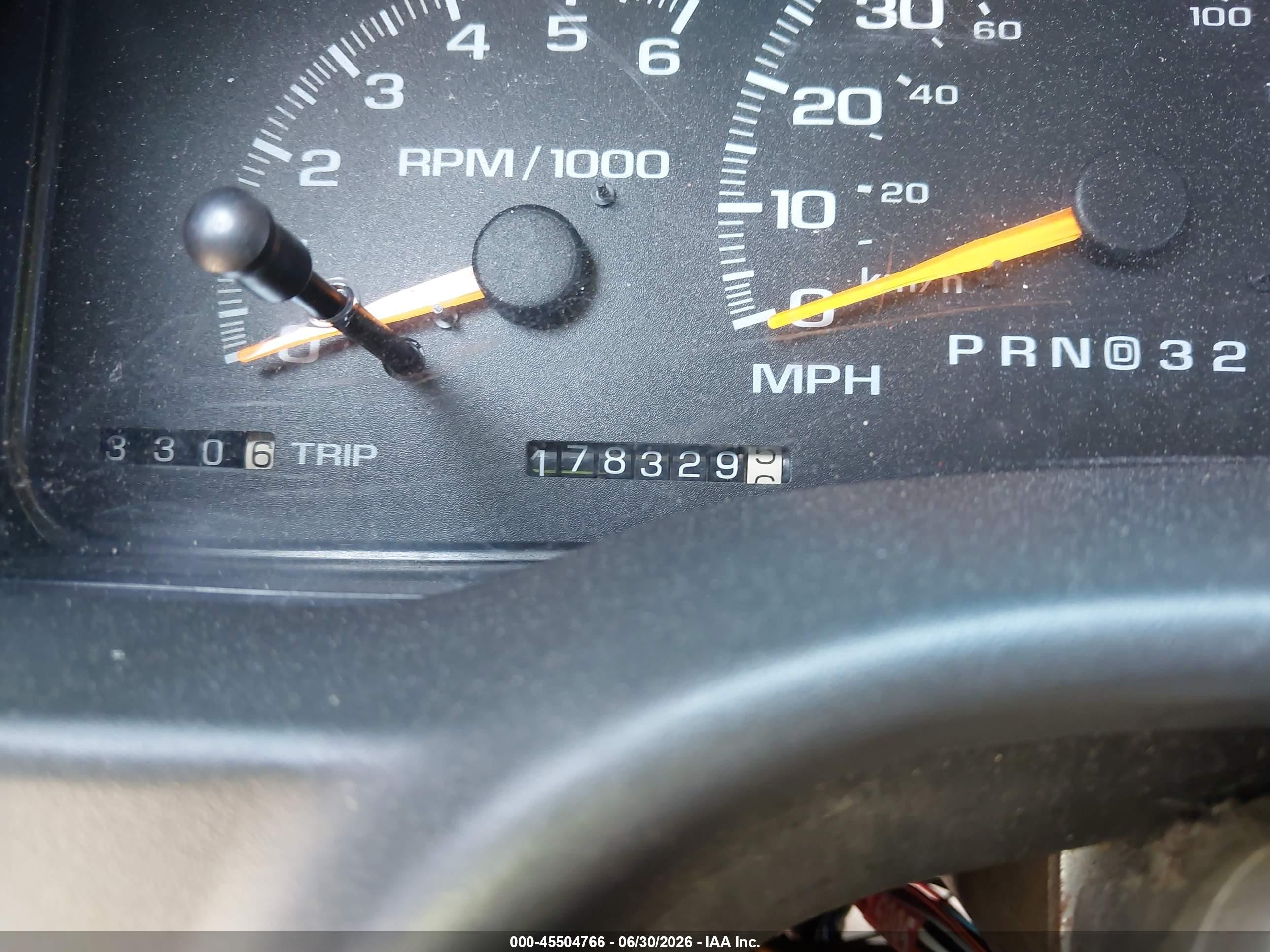 2000 Chevrolet Tahoe Z71 Red vin: 1GNEK13R0YR120671