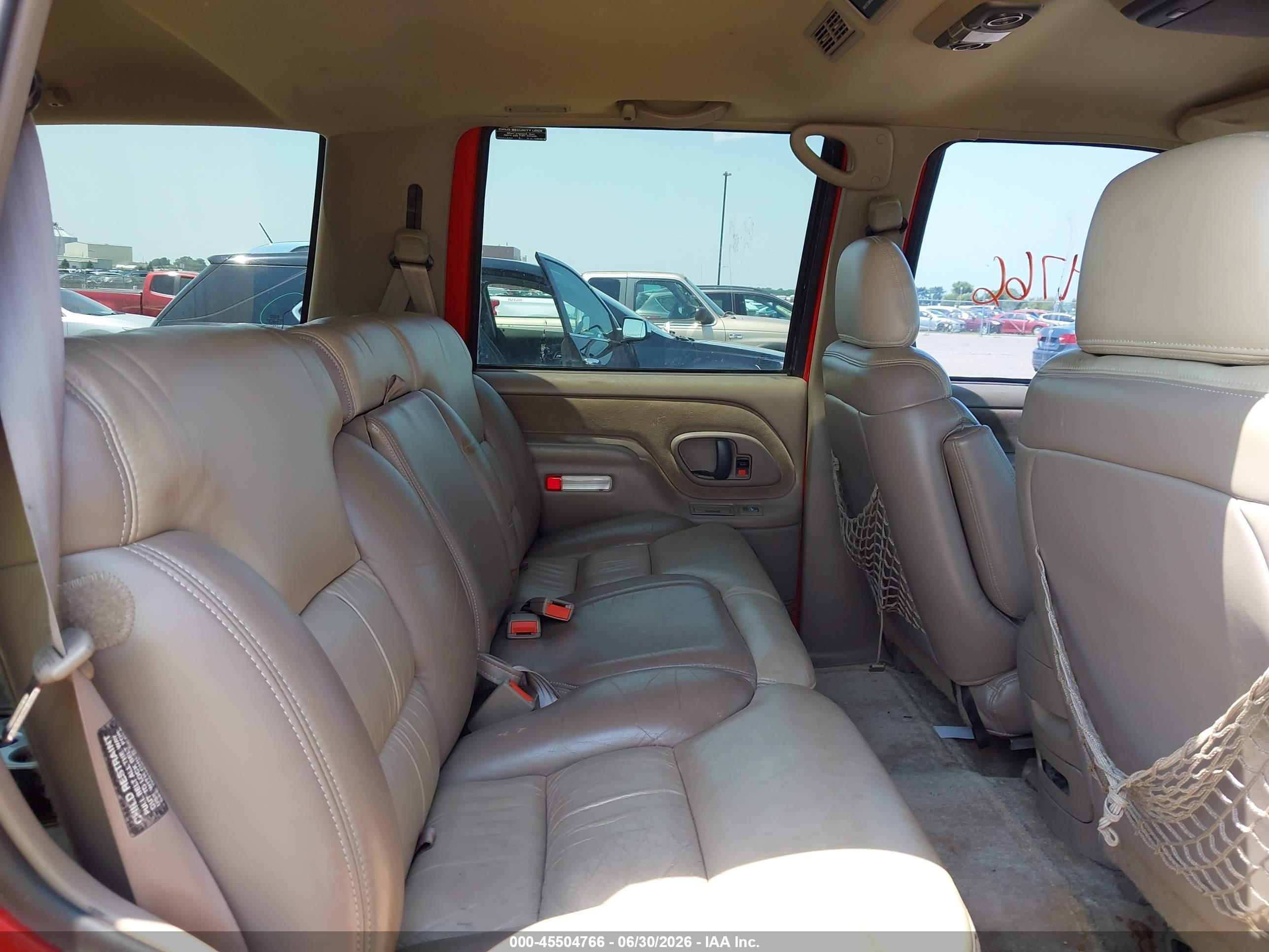 2000 Chevrolet Tahoe Z71 Red vin: 1GNEK13R0YR120671