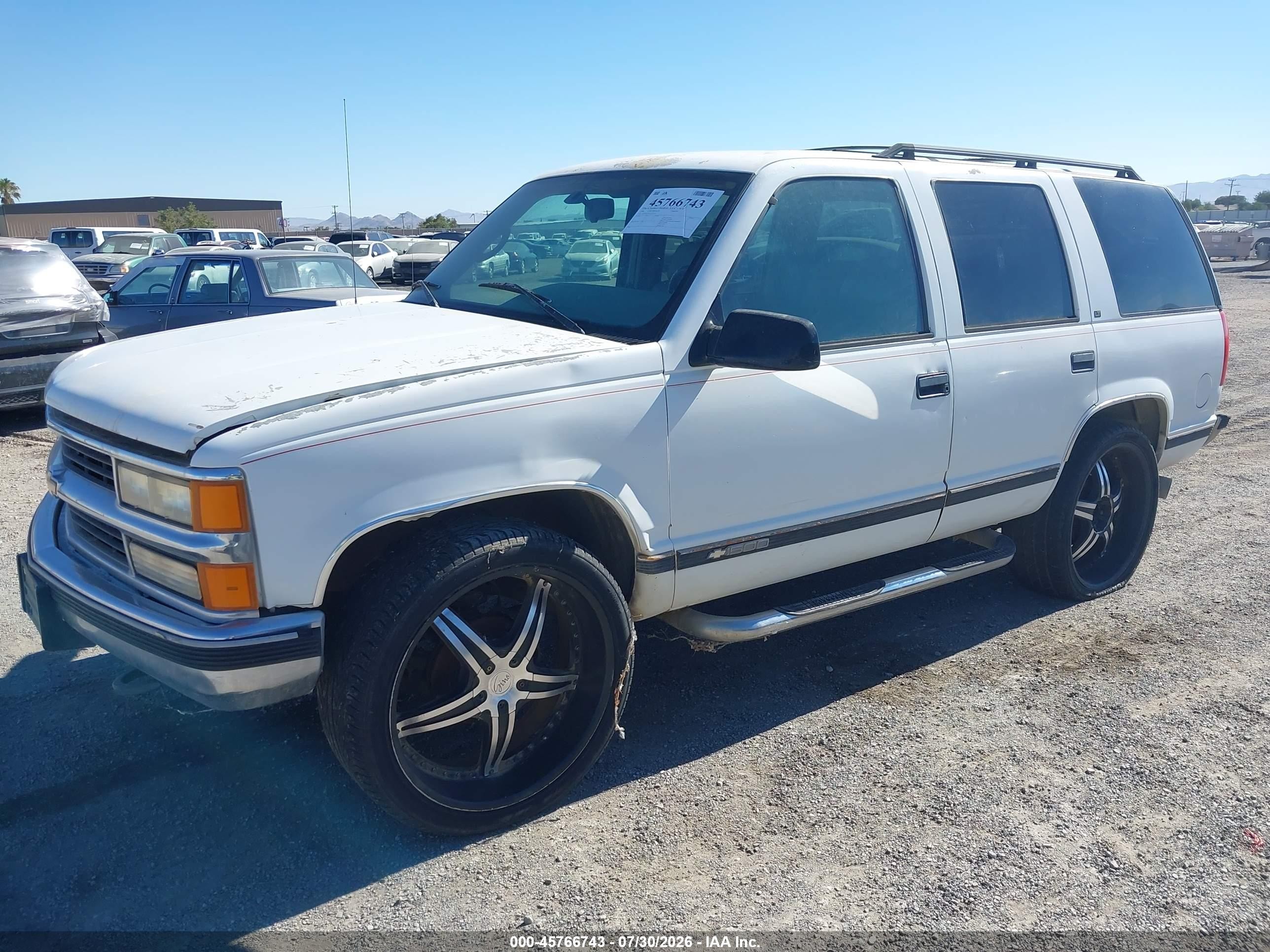 1996 Chevrolet Tahoe K1500 White vin: 1GNEK13R1TJ355121