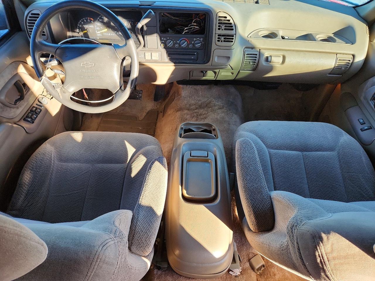 1996 Chevrolet Tahoe K1500 Red vin: 1GNEK13R1TJ398065