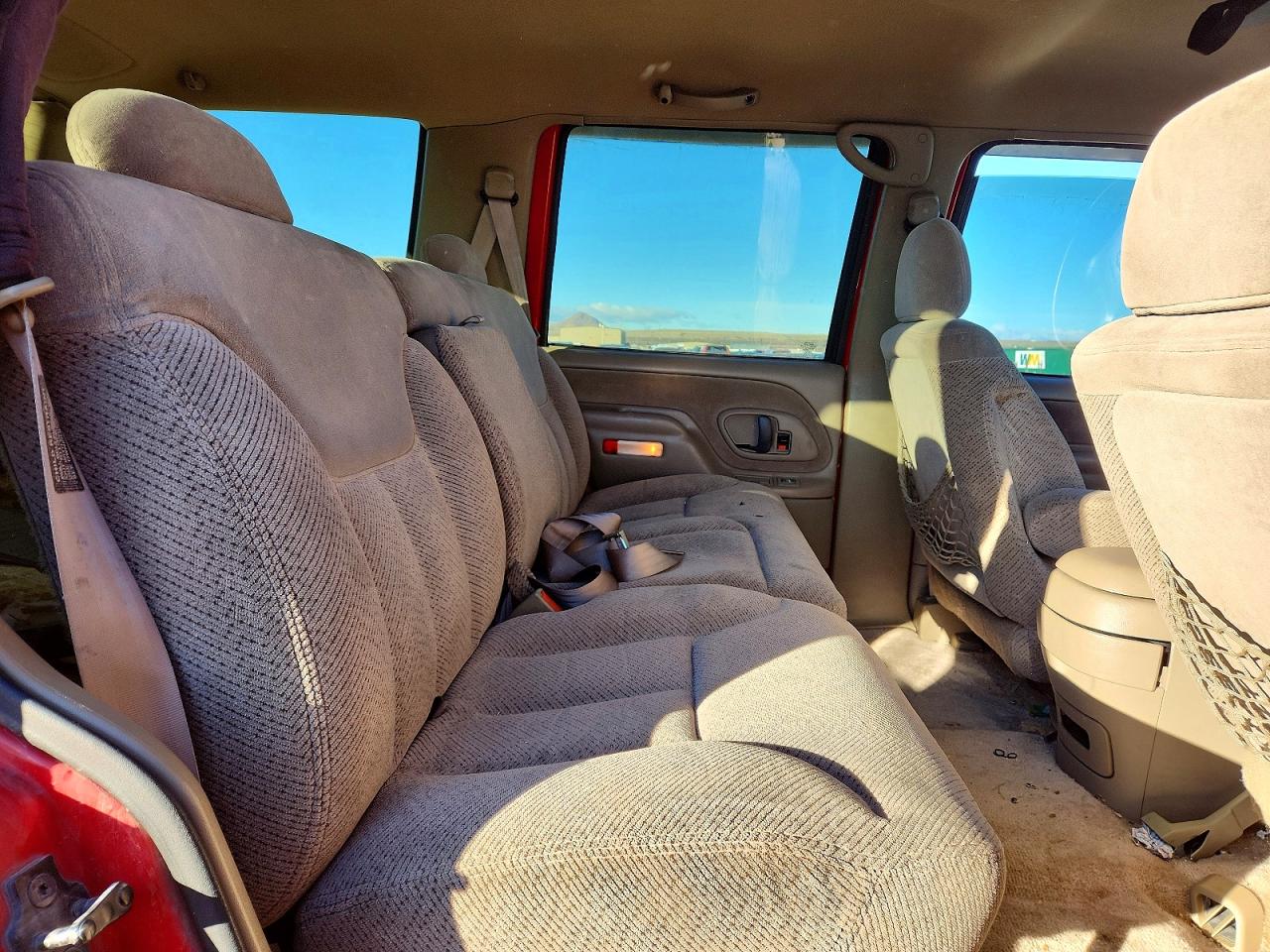 1996 Chevrolet Tahoe K1500 Red vin: 1GNEK13R1TJ398065